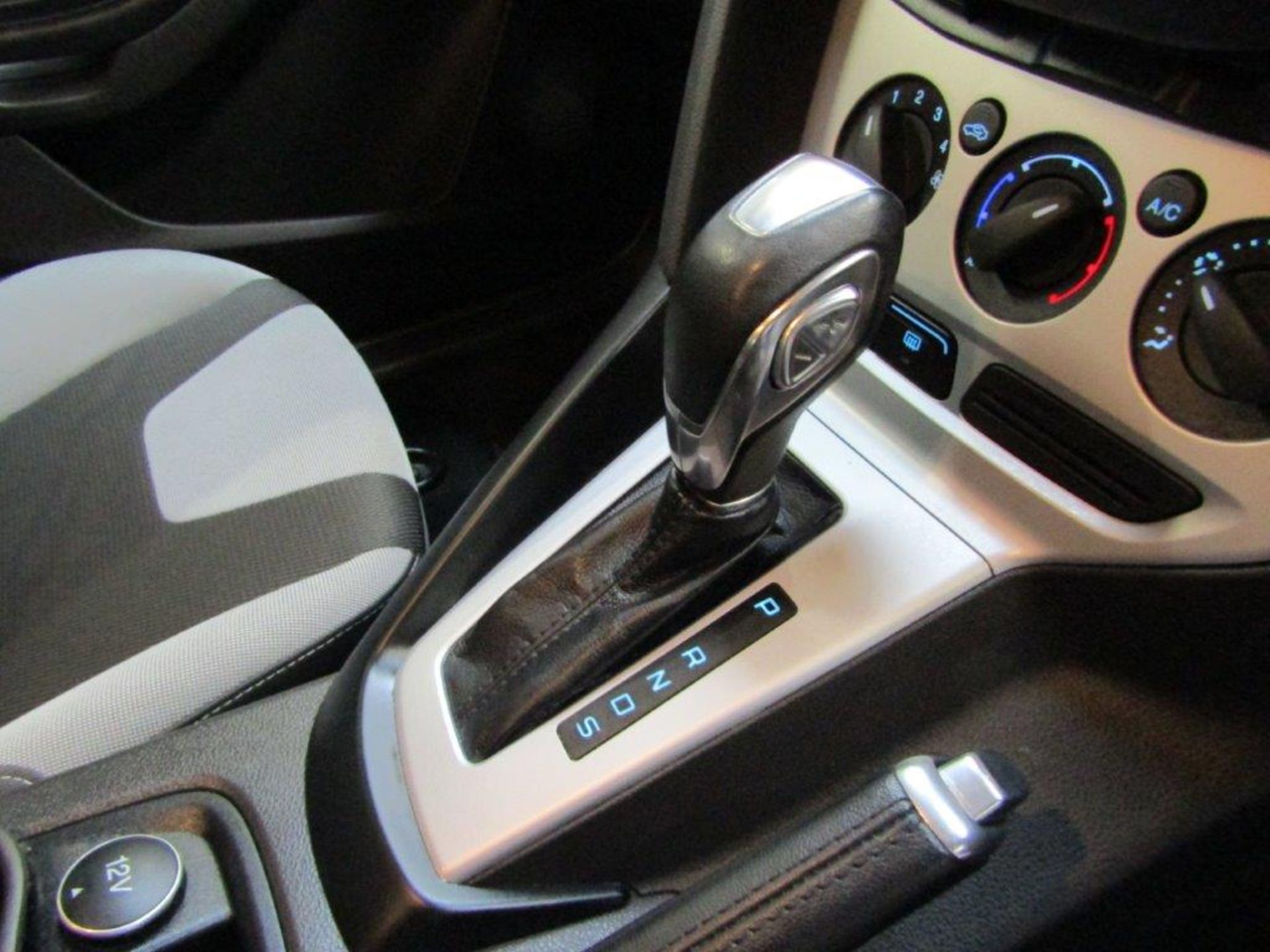 14 14 Ford Focus Zetec Navigator A - Image 7 of 18