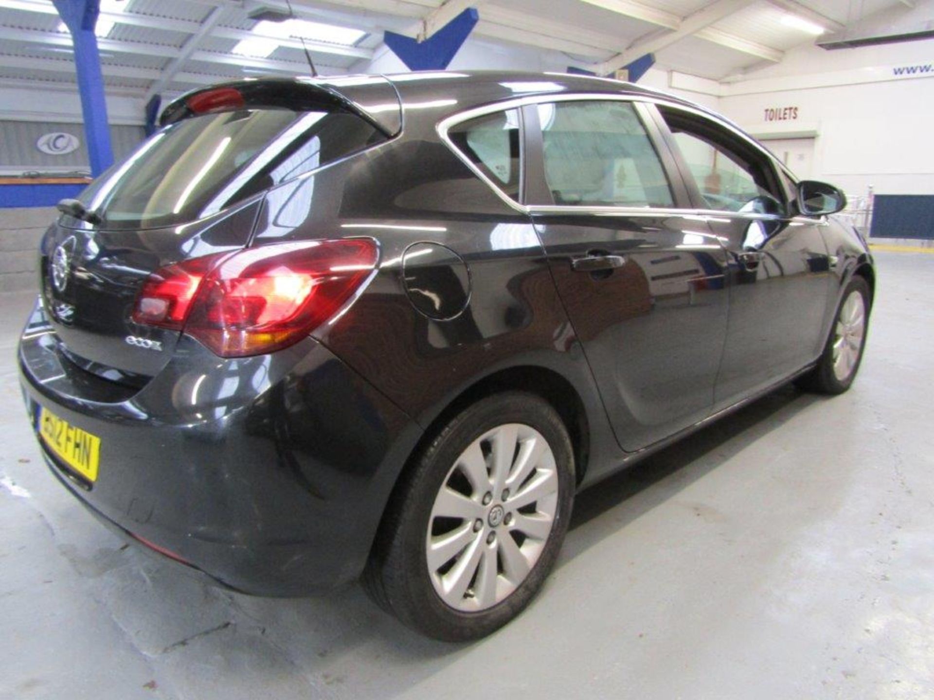 12 12 Vauxhall Astra SE CDTI - Image 9 of 22