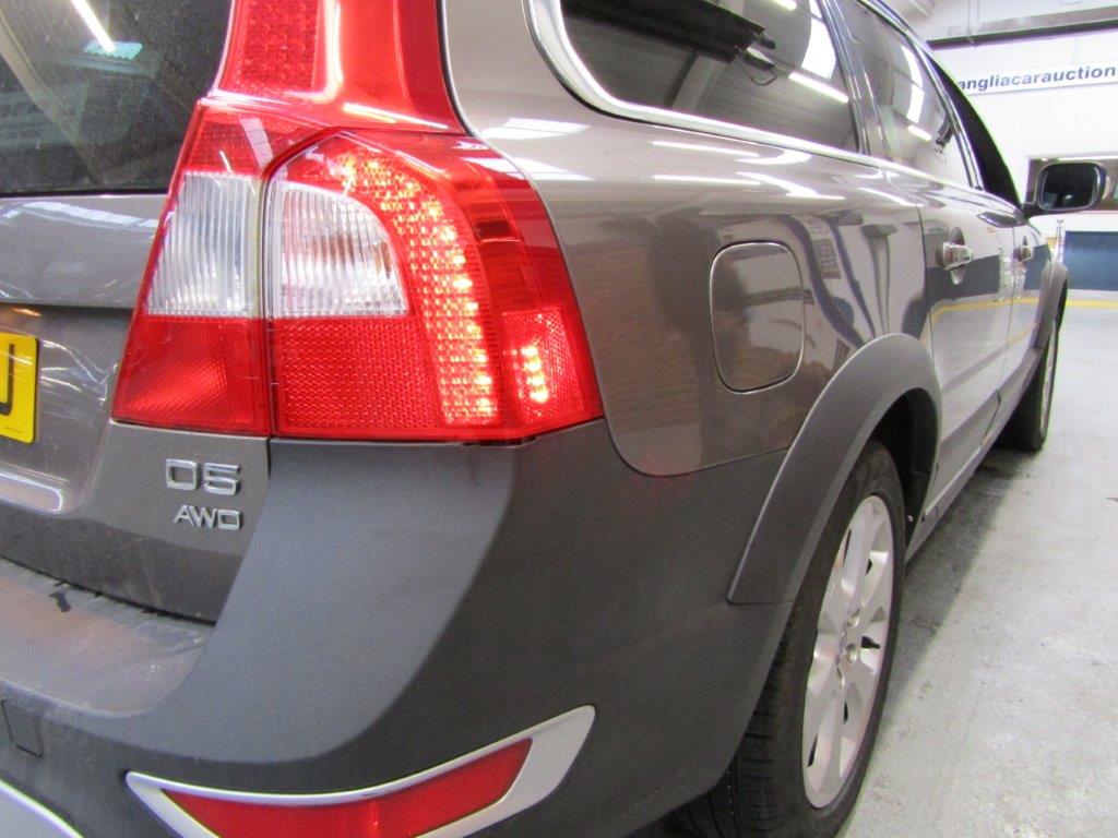60 11 Volvo XC70 SE Lux D5 Awd - Image 18 of 33