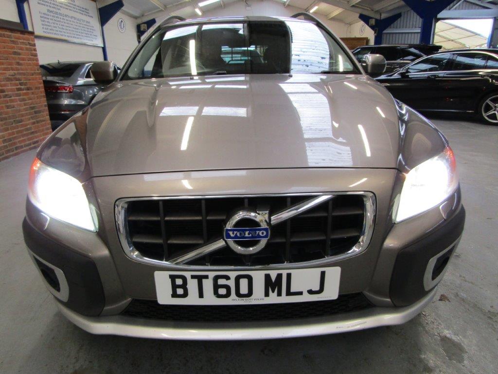 60 11 Volvo XC70 SE Lux D5 Awd - Image 3 of 33