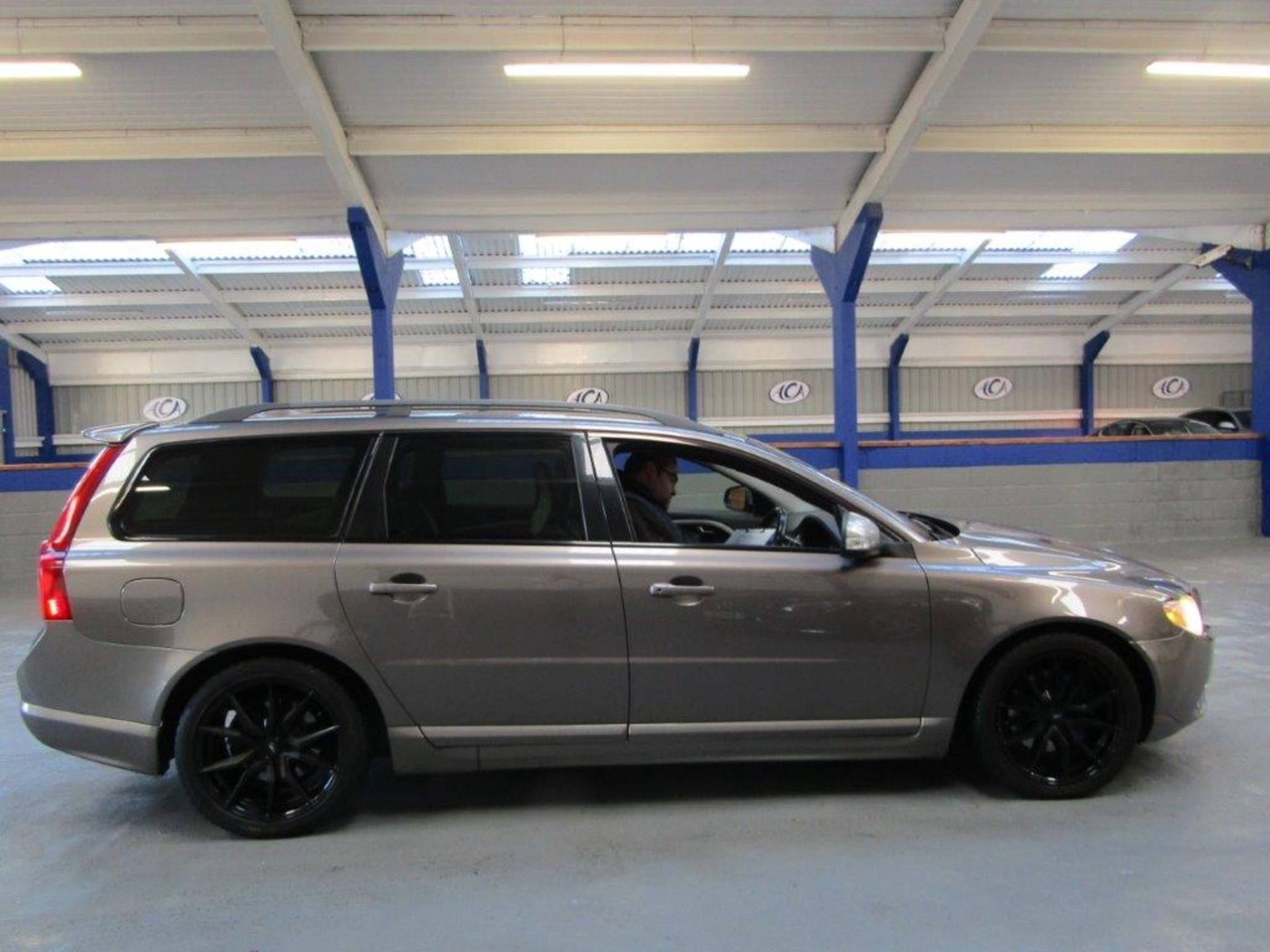 59 09 Volvo V70 R-Design SE Prem D - Image 7 of 26