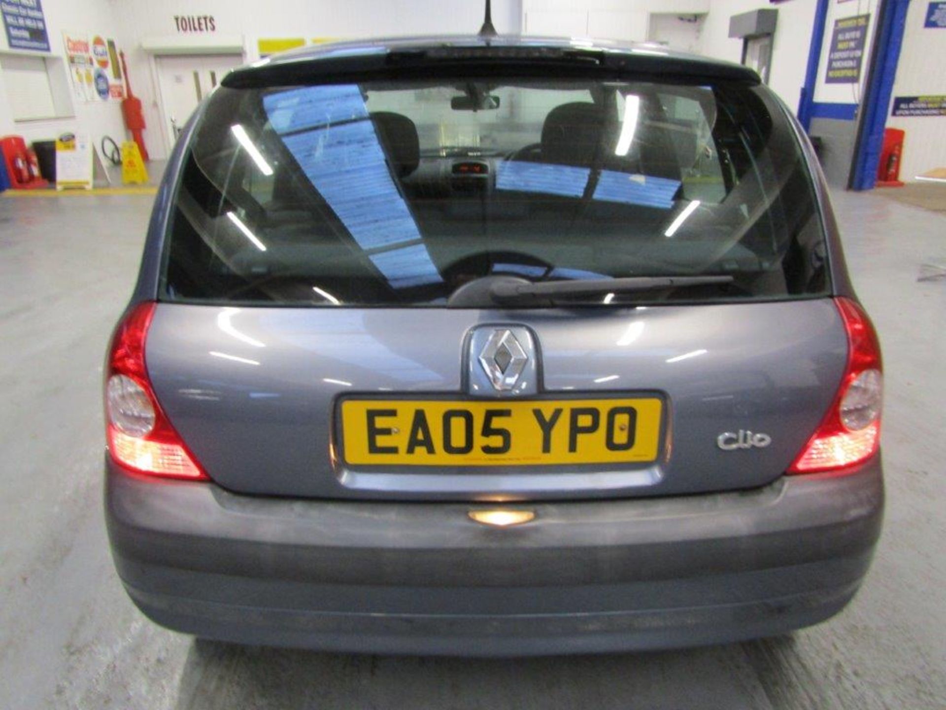 05 05 Renault Clio Dynamique 16V - Image 4 of 23