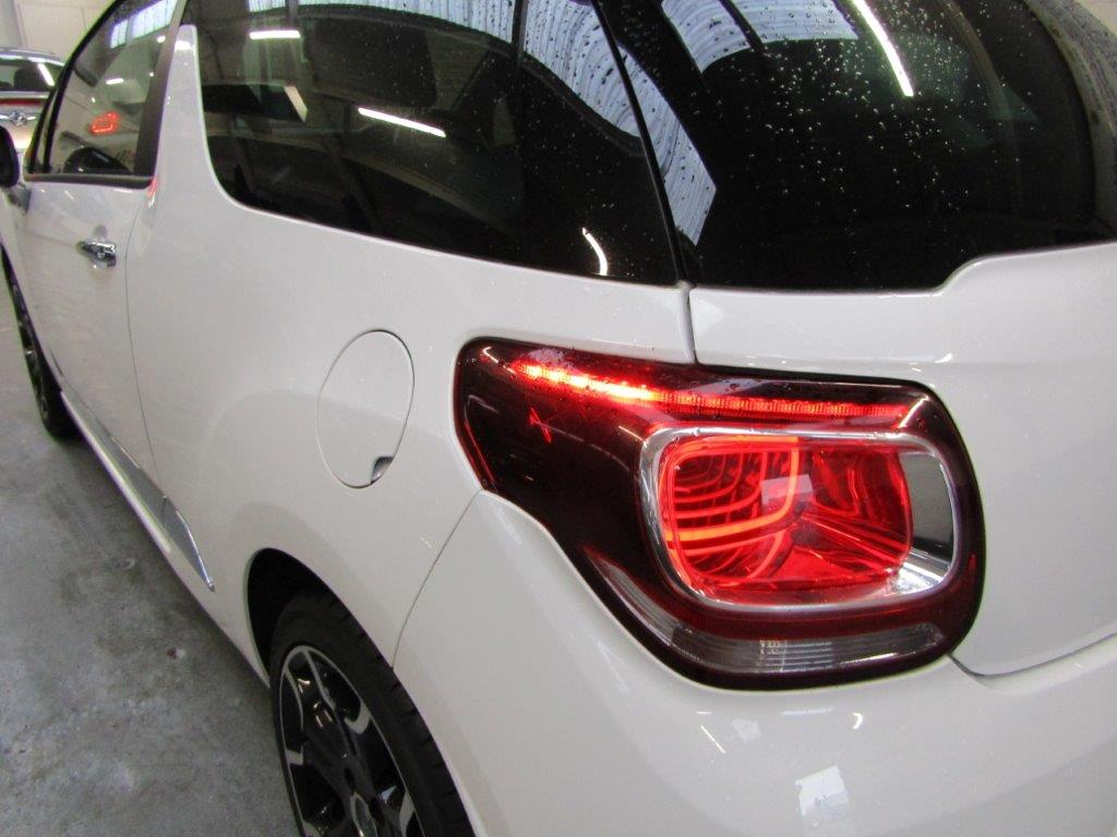 15 15 Citroen DS3 DStyle Puretech - Image 9 of 22