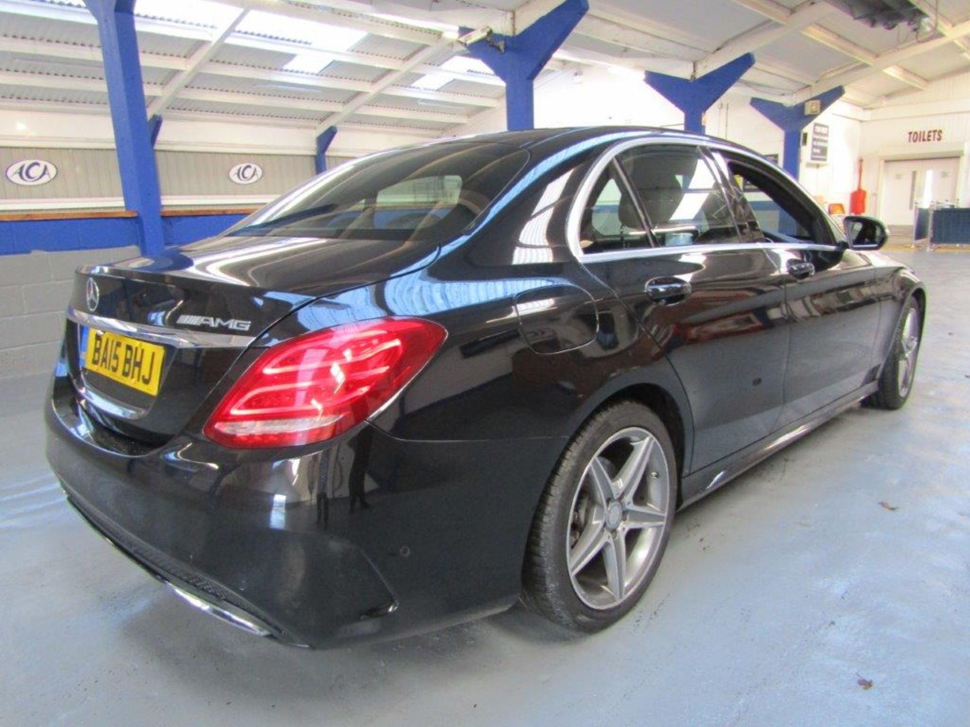 15 15 Mercedes C200 AMG Line Bluetec - Image 24 of 36