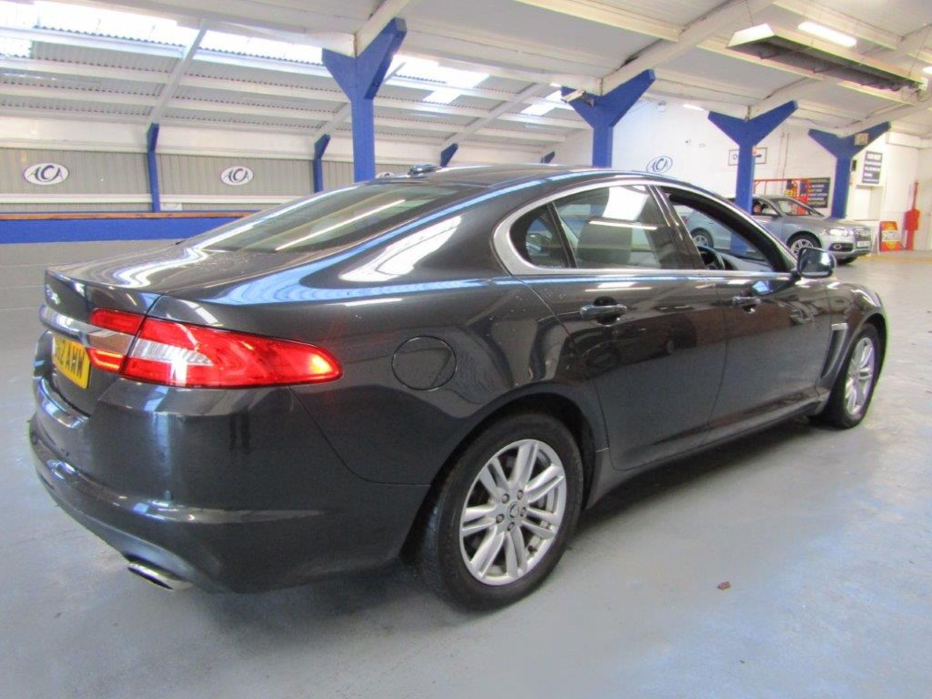 62 12 Jaguar XF Luxury D Auto - Image 3 of 19