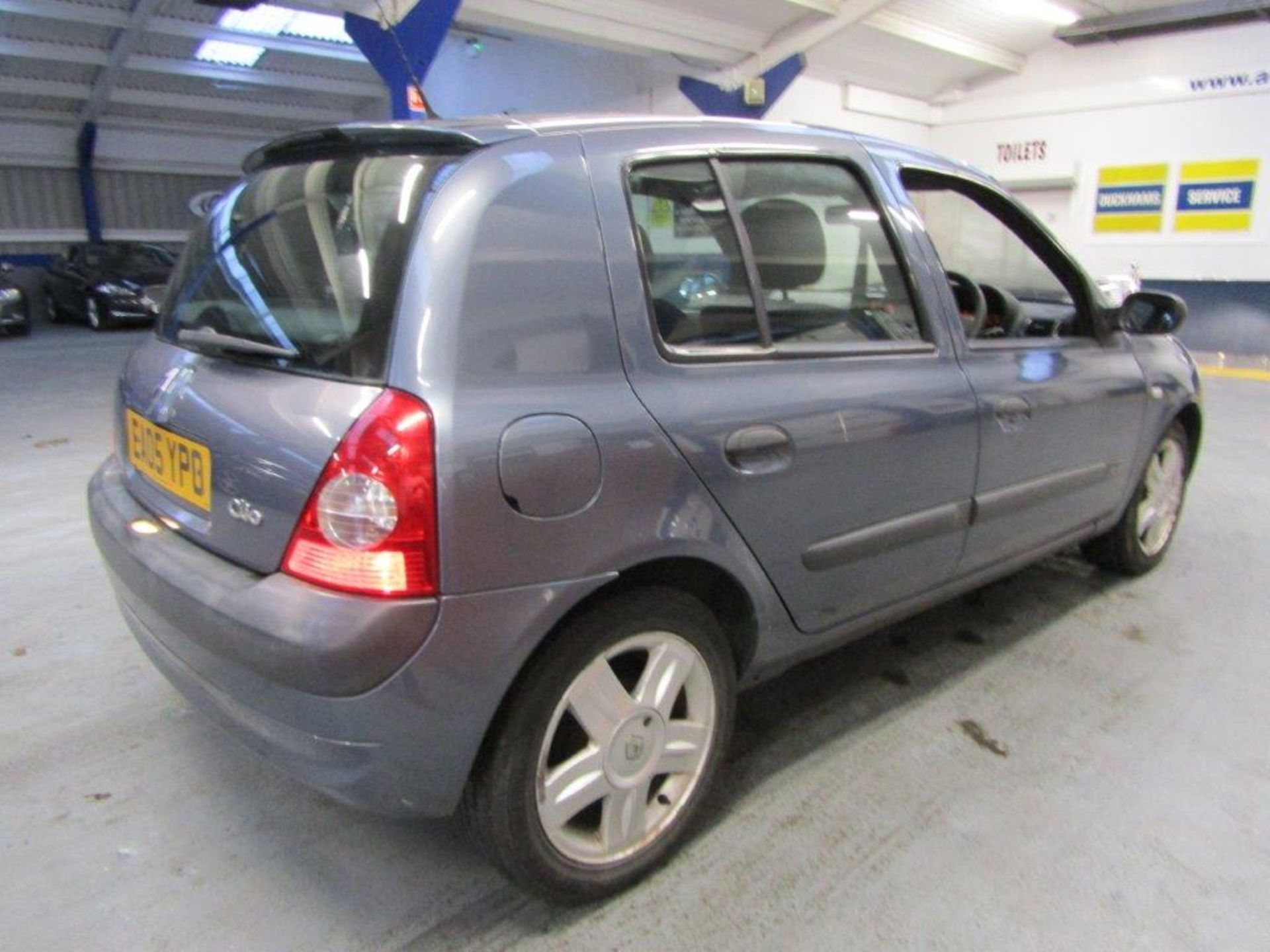 05 05 Renault Clio Dynamique 16V - Image 13 of 23