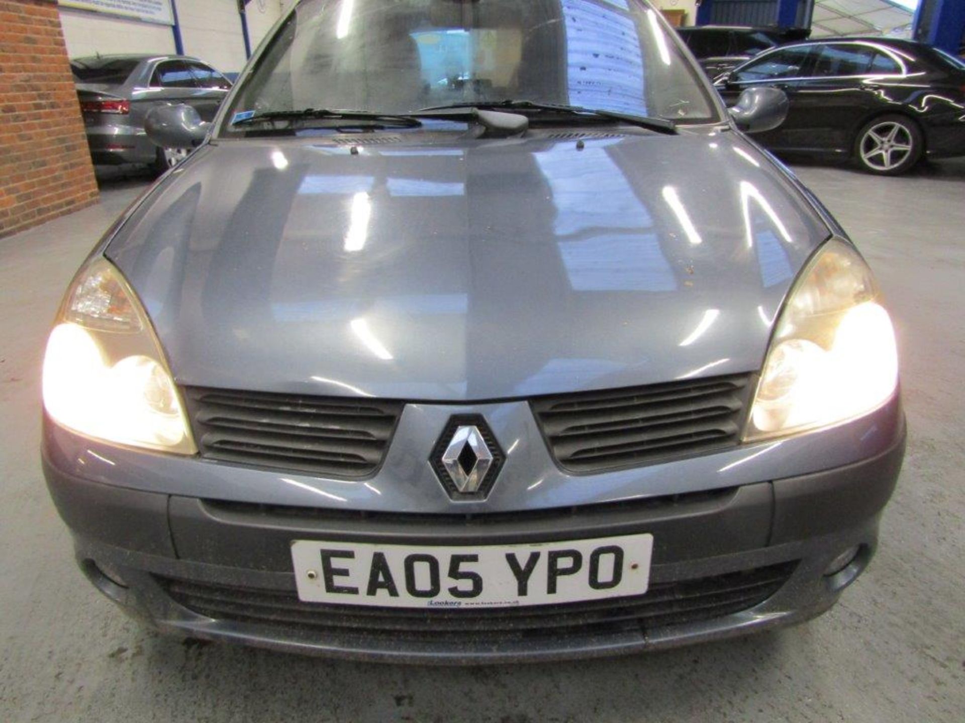 05 05 Renault Clio Dynamique 16V - Image 3 of 23