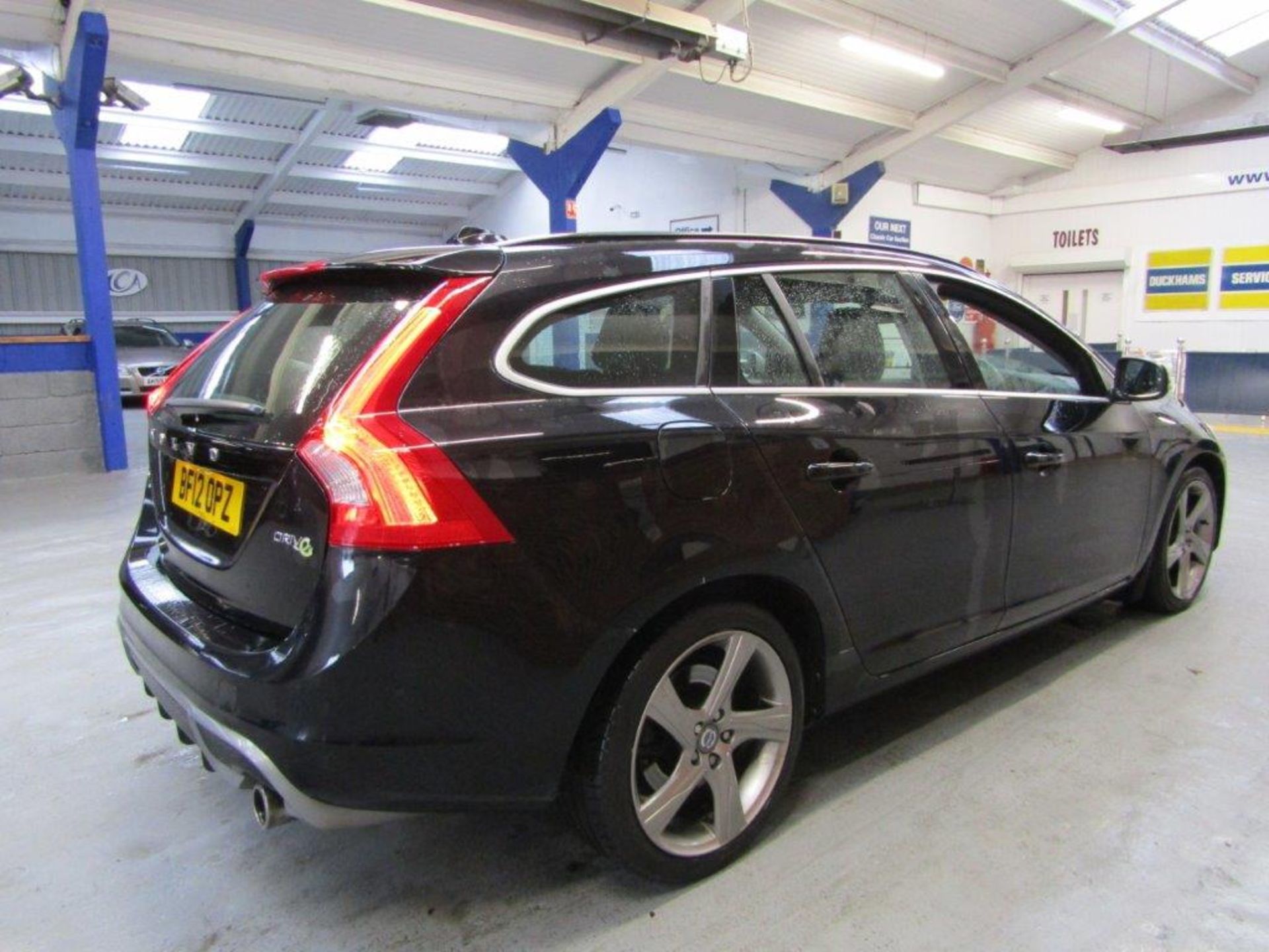 12 12 Volvo V60 R-Design Drive - Image 3 of 19