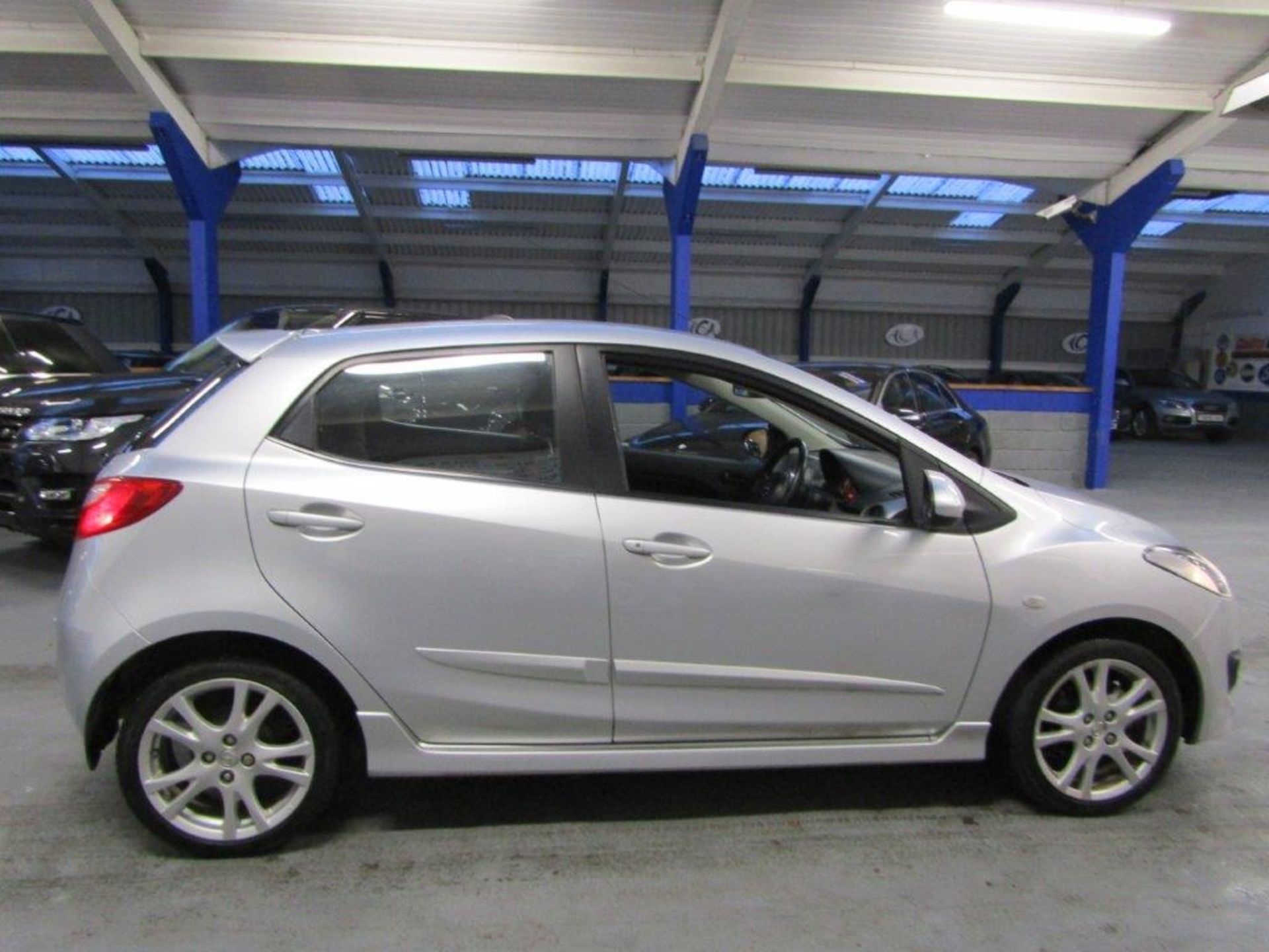 09 09 Mazda 2 Sport 5dr - Image 19 of 22