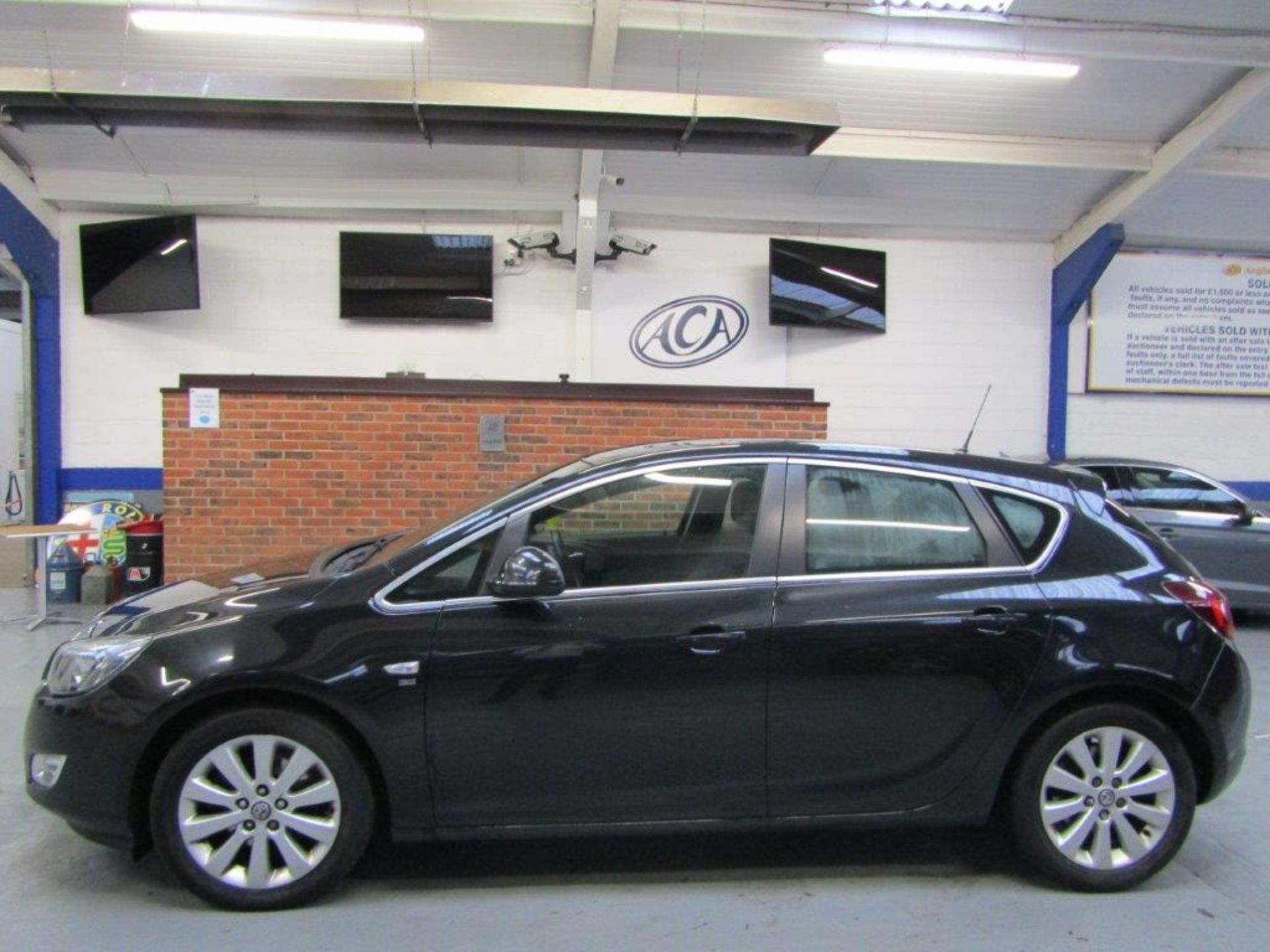 12 12 Vauxhall Astra SE CDTI - Image 2 of 22