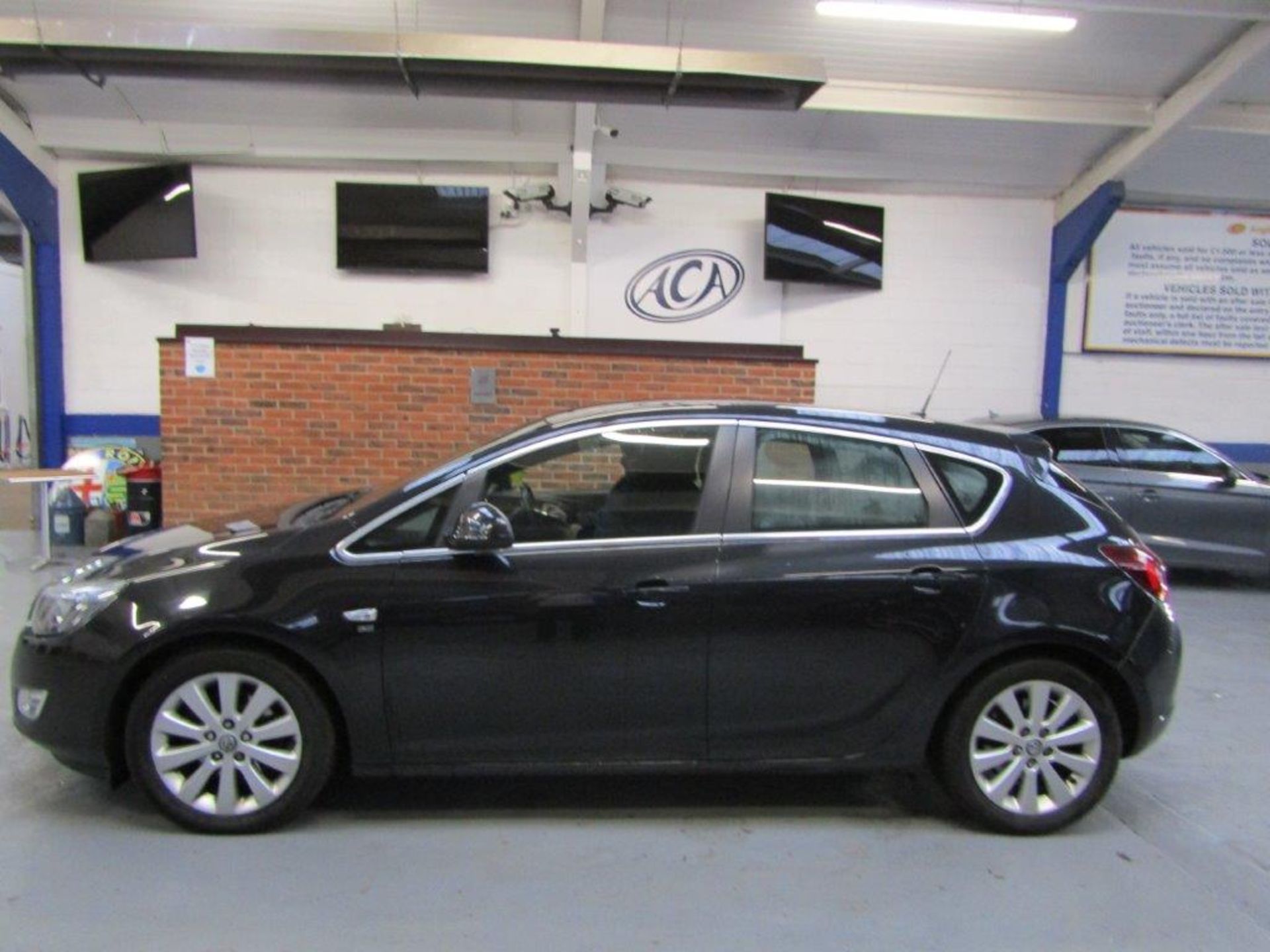 12 12 Vauxhall Astra SE CDTI - Image 13 of 22