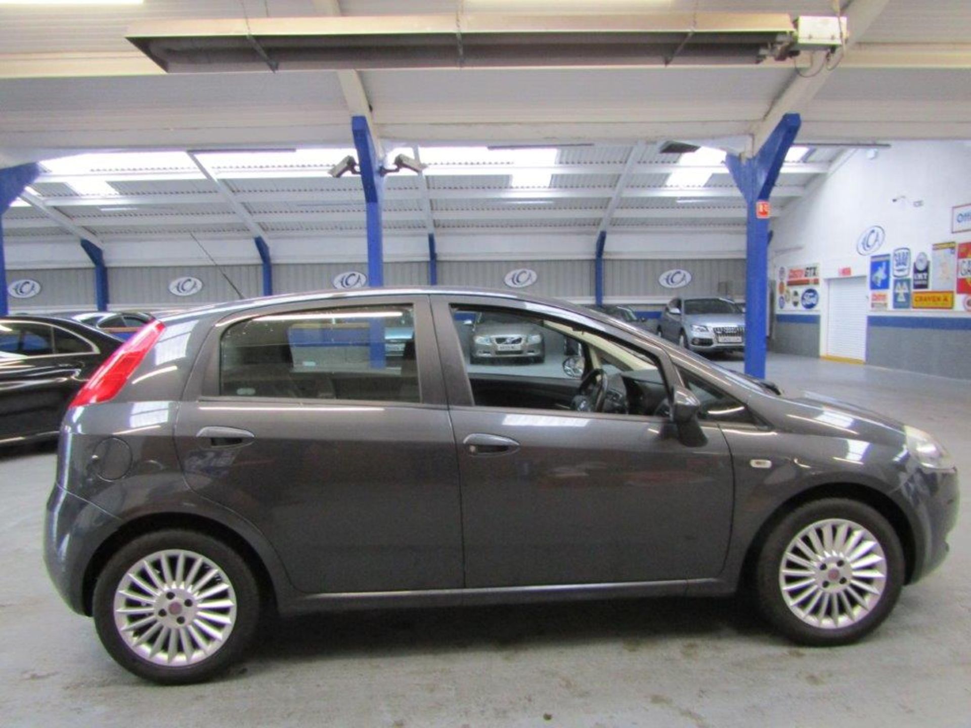 09 09 Fiat Grand Punto GP 16V - Image 13 of 18