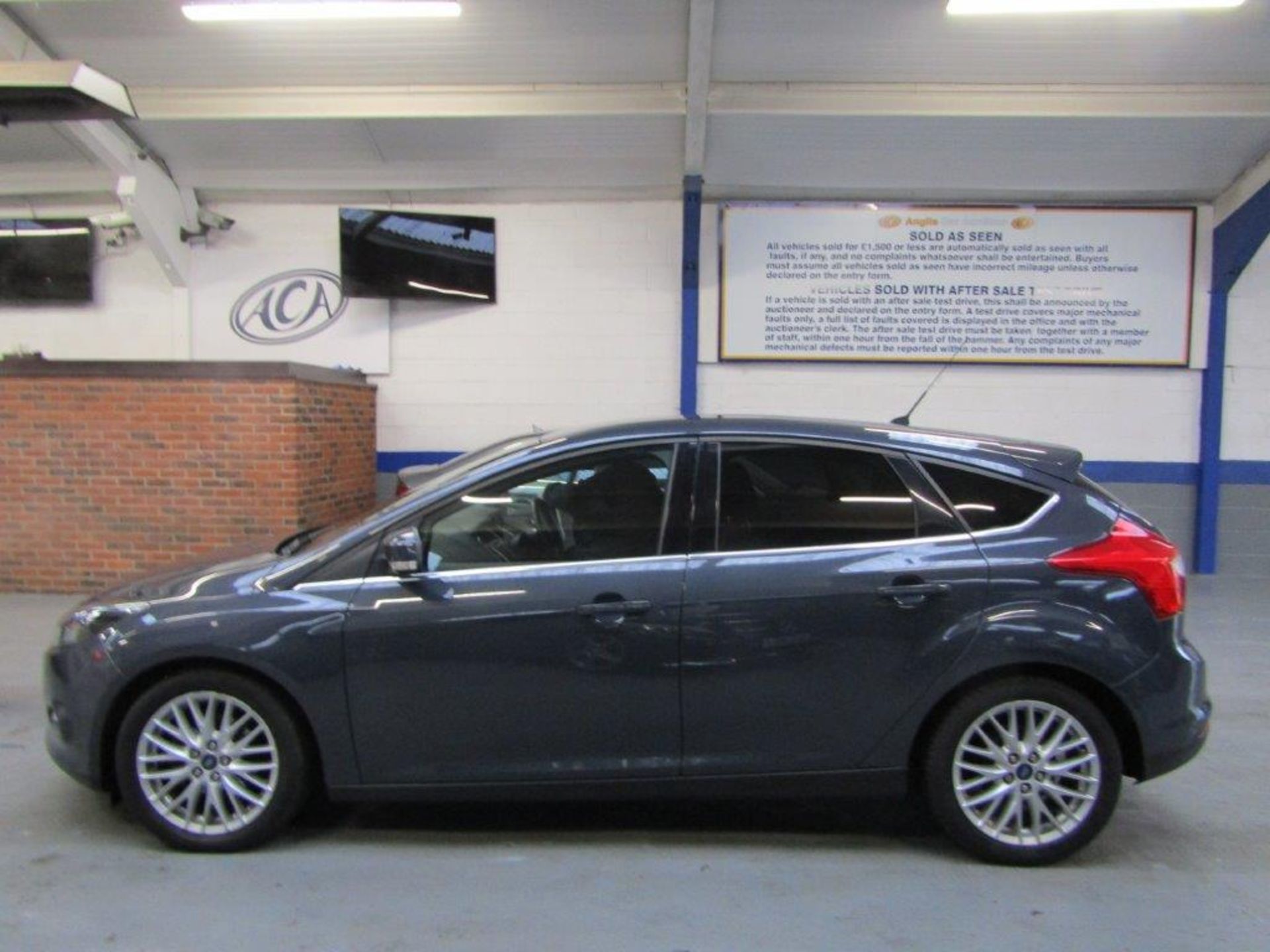 14 14 Ford Focus Zetec Navigator A - Image 2 of 18