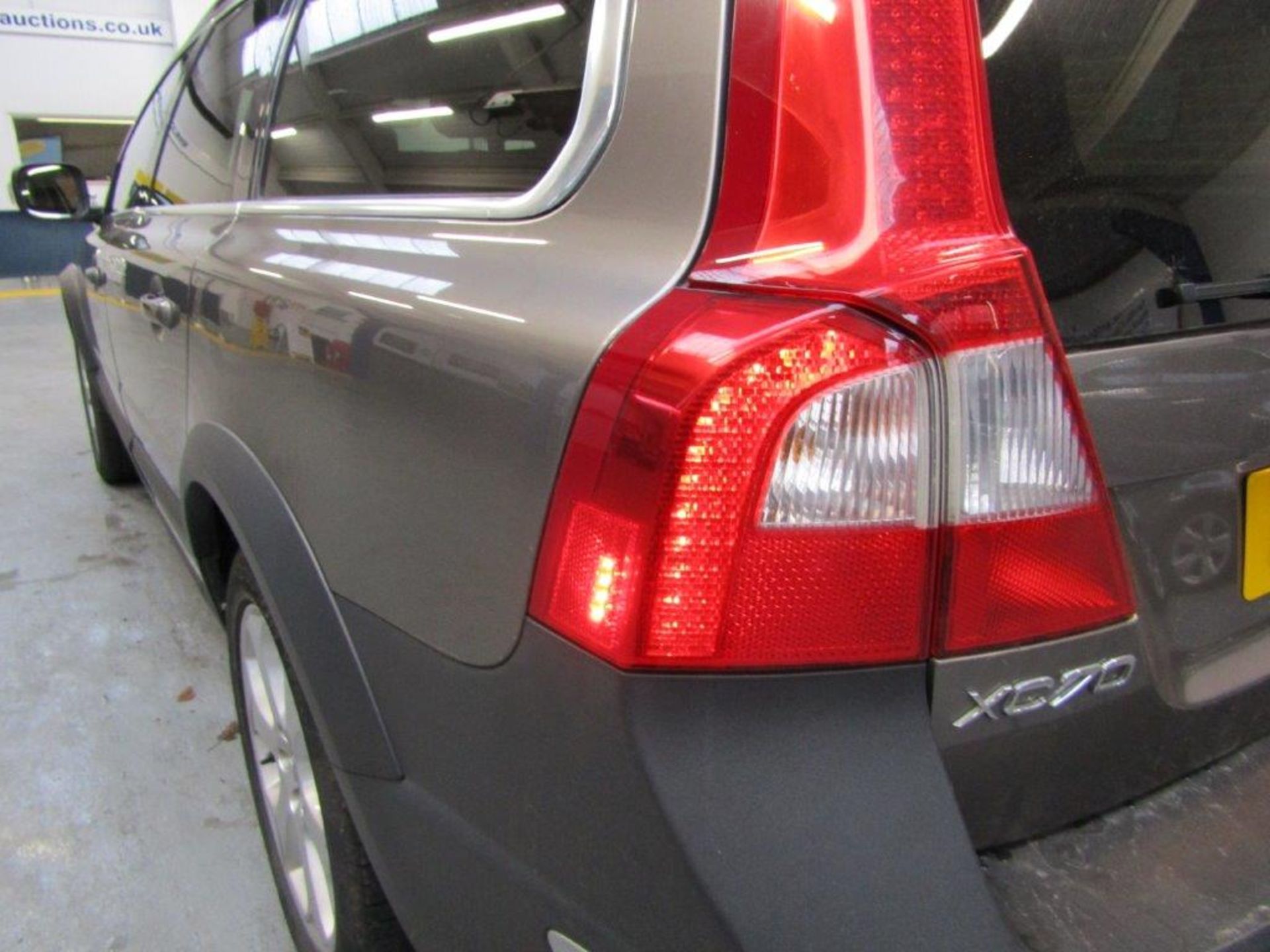 60 11 Volvo XC70 SE Lux D5 Awd - Image 32 of 33