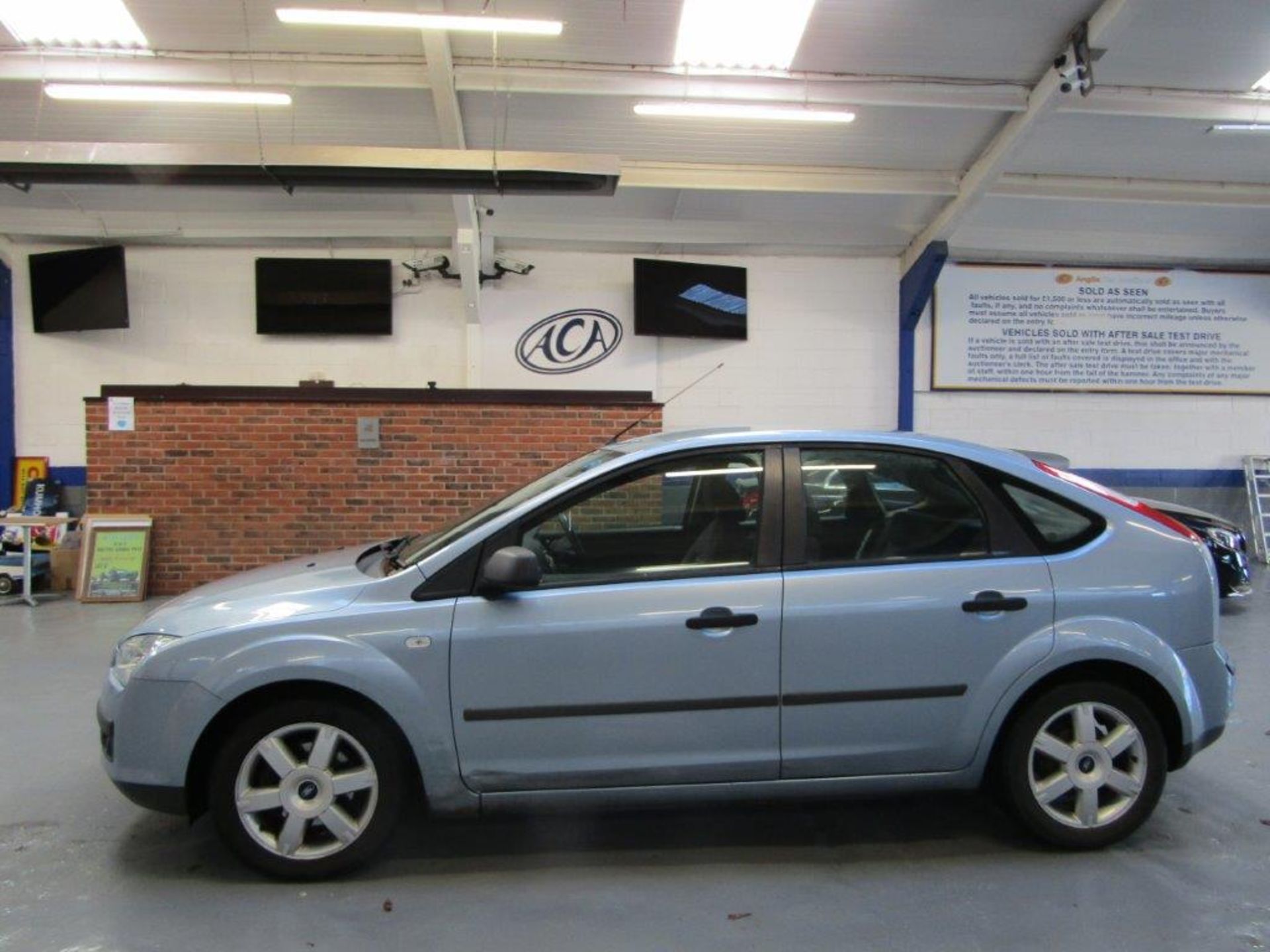 06 06 Ford Focus Sport 116 - Image 2 of 22