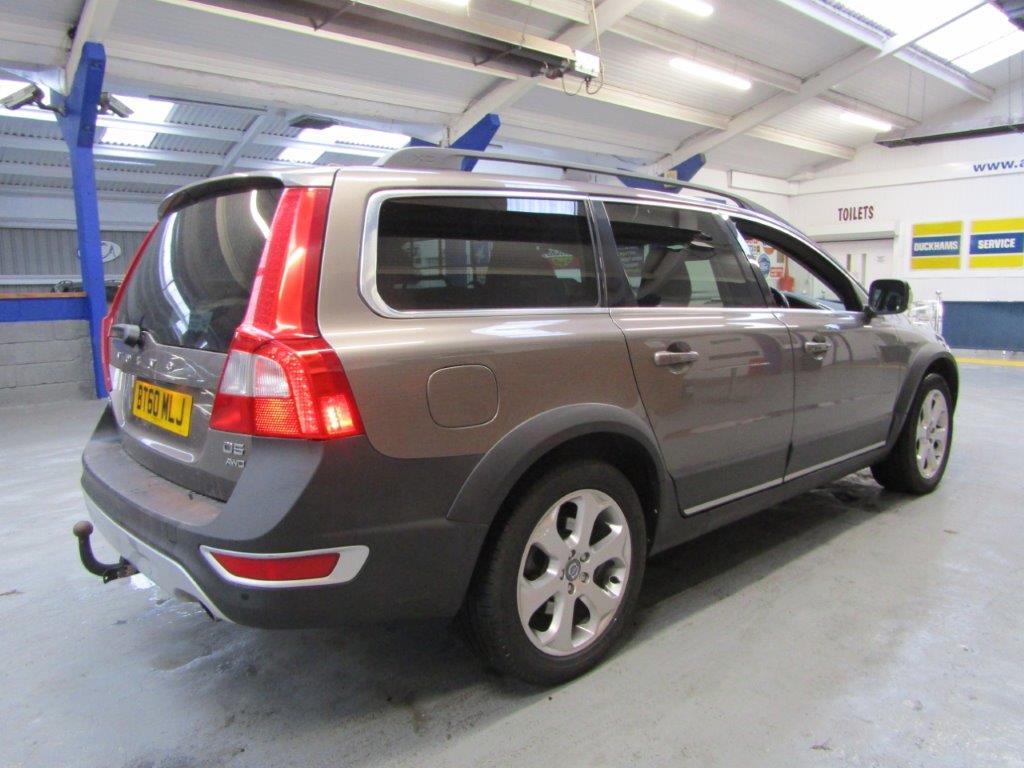 60 11 Volvo XC70 SE Lux D5 Awd - Image 19 of 33