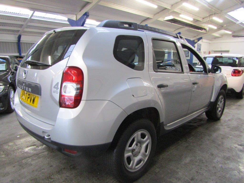 17 17 Dacia Duster Ambiance DCi 4X4 - Image 4 of 23