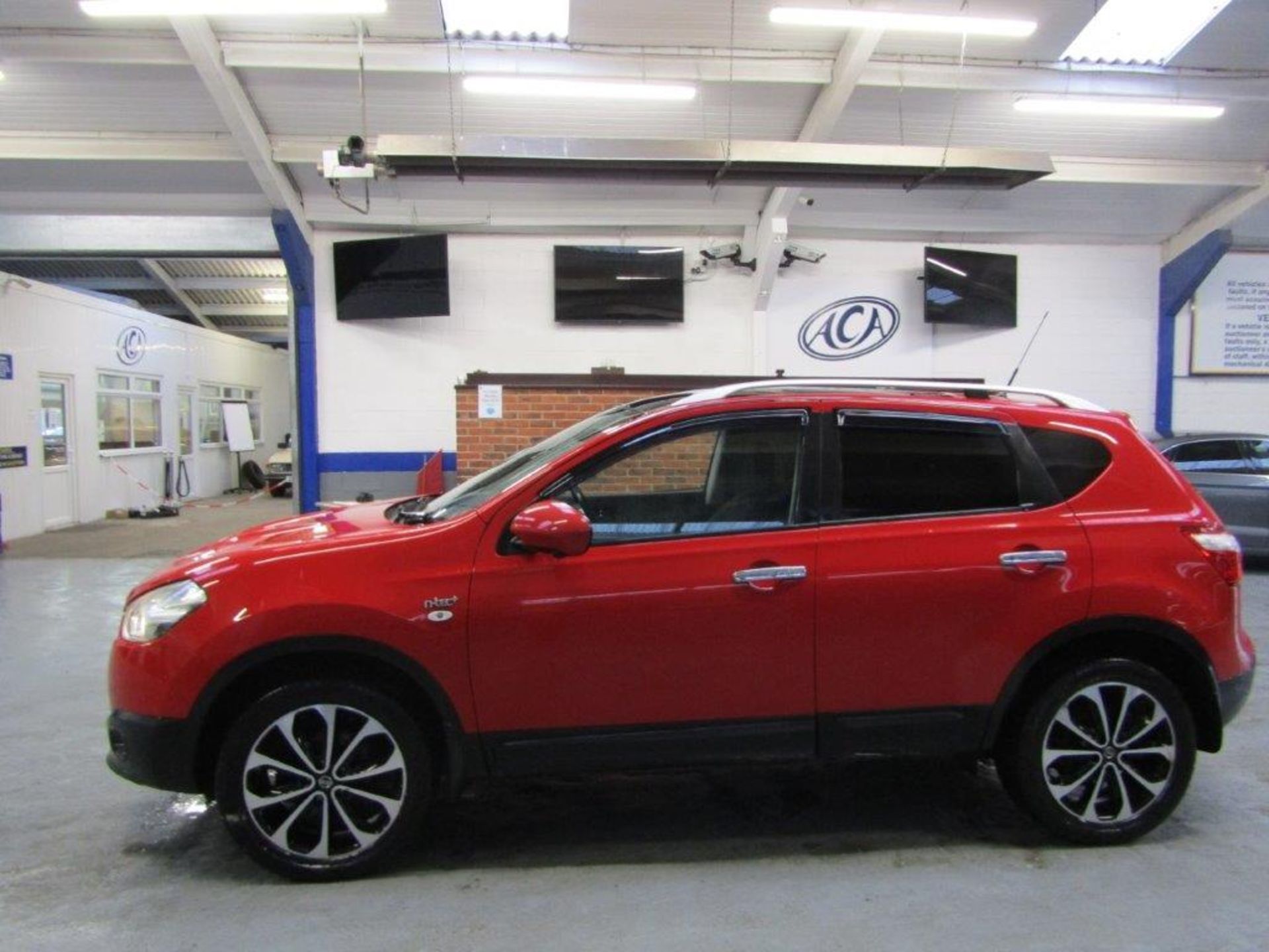 62 12 Nissan Qashqai N-Tec CVT - Image 2 of 25