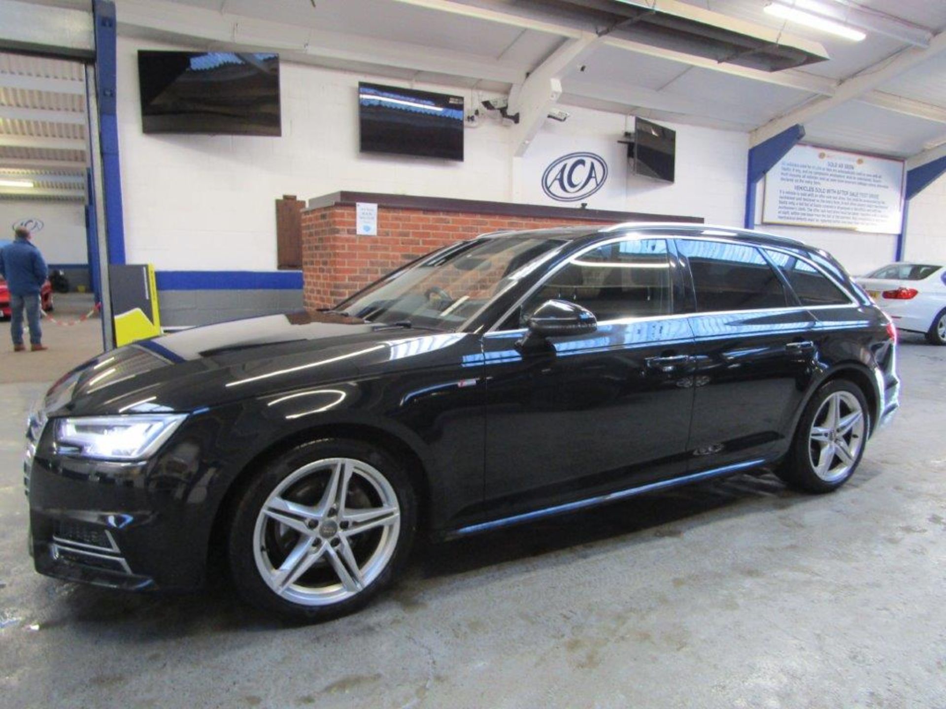 17 17 Audi A4 S Line TDi Ultra