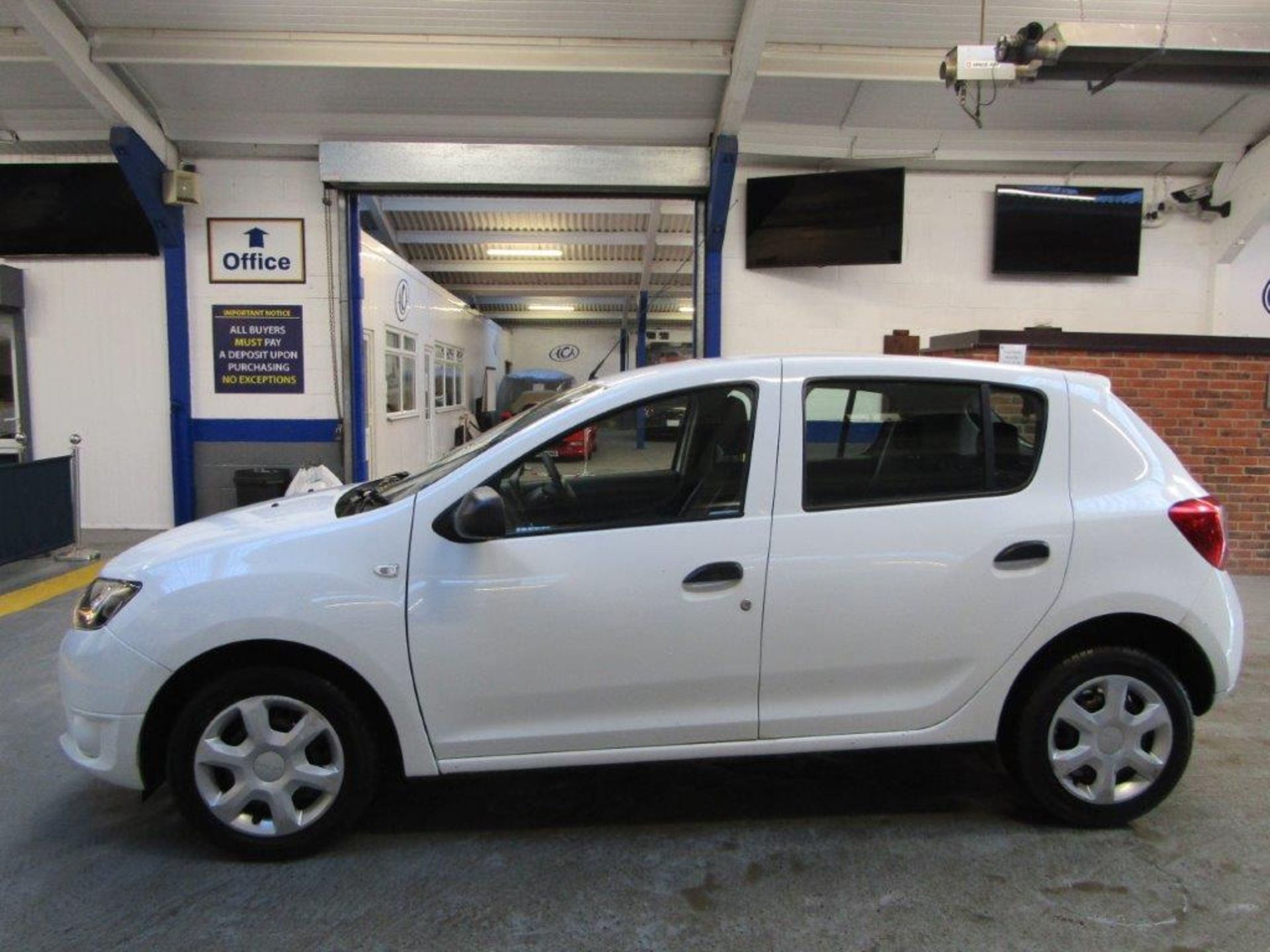 15 15 Dacia Sandero Ambiance - Image 2 of 20