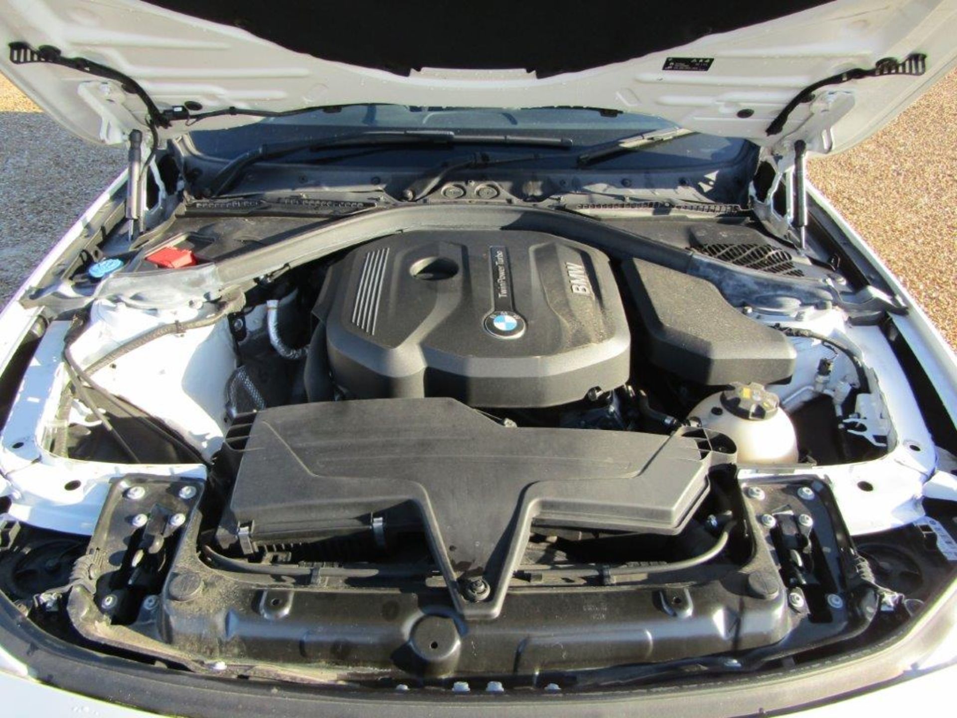 66 16 BMW 318i Sport - Image 17 of 21