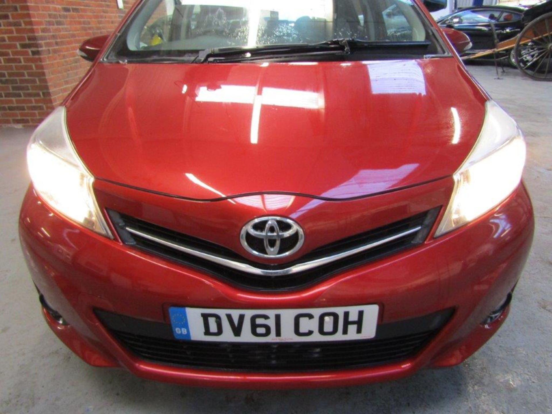 61 11 Toyota Yaris T Spirit VVT-I - Image 2 of 27