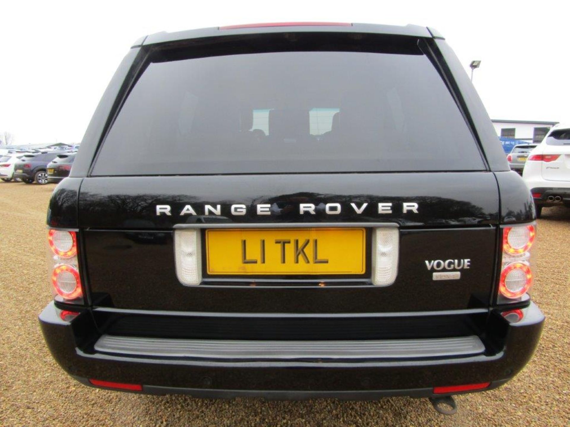 60 11 Range Rover Vogue TDV8 A - Image 3 of 33