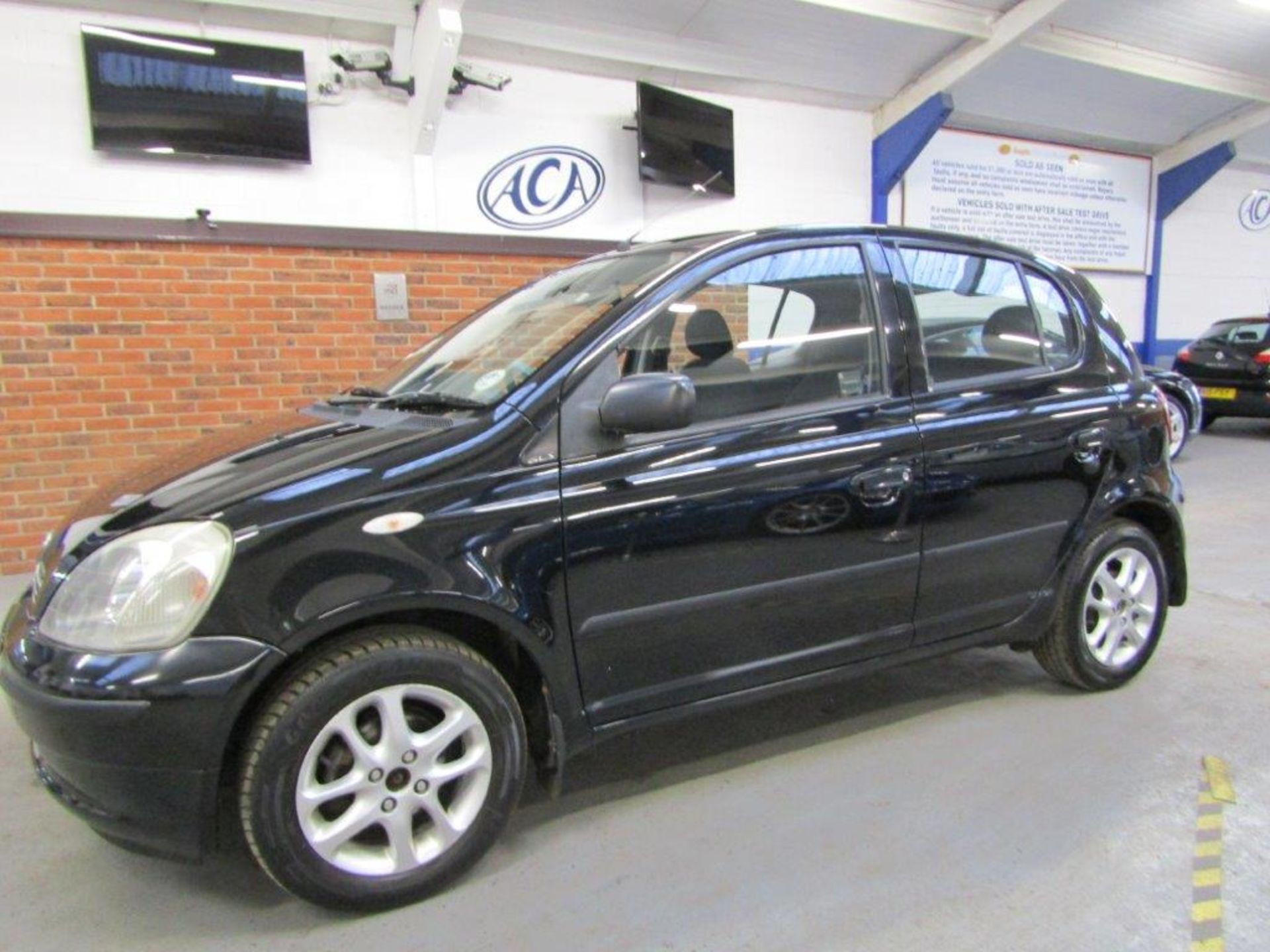 51 01 Toyota Yaris GLS