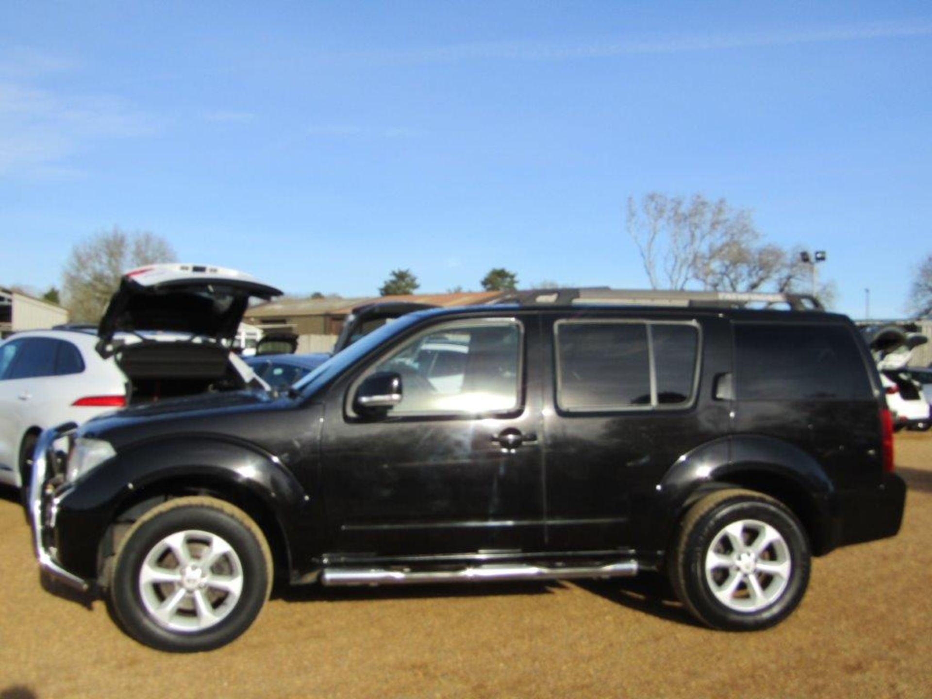 59 09 Nissan Pathfinder - Image 2 of 25