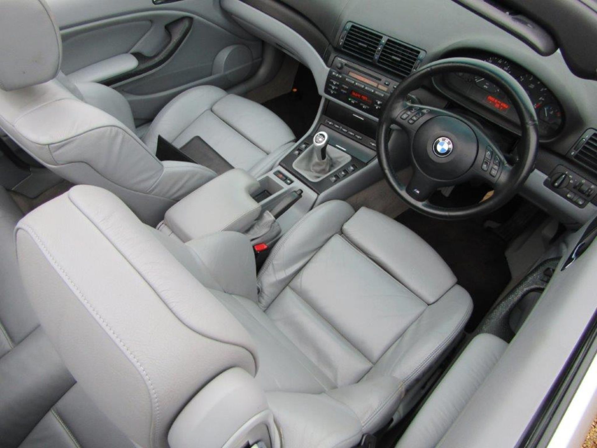 54 05 BMW 325Ci Sport - Image 18 of 36