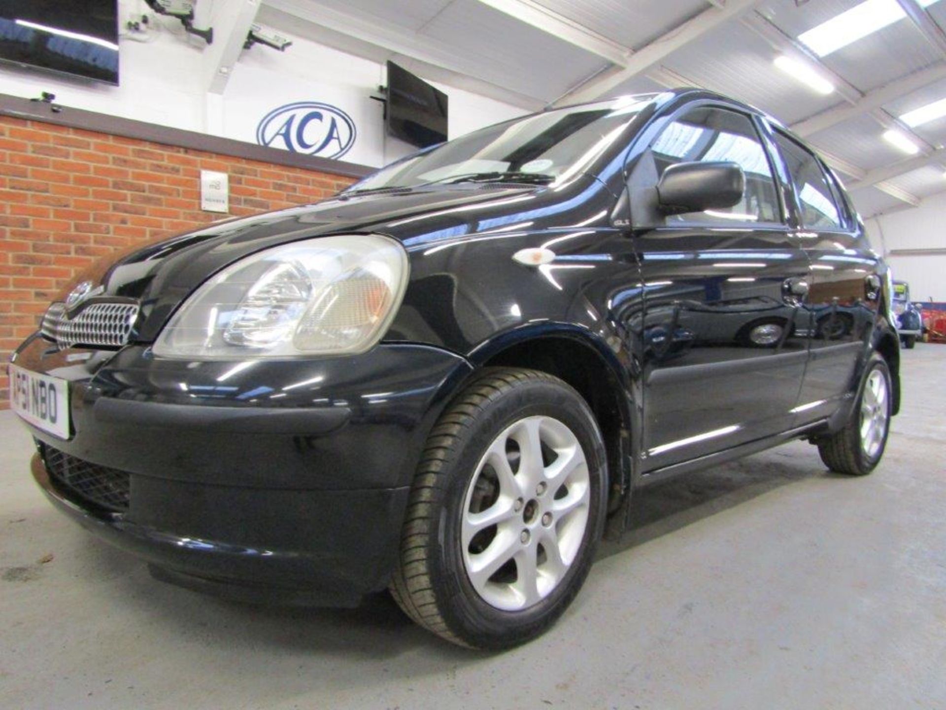 51 01 Toyota Yaris GLS - Image 12 of 21