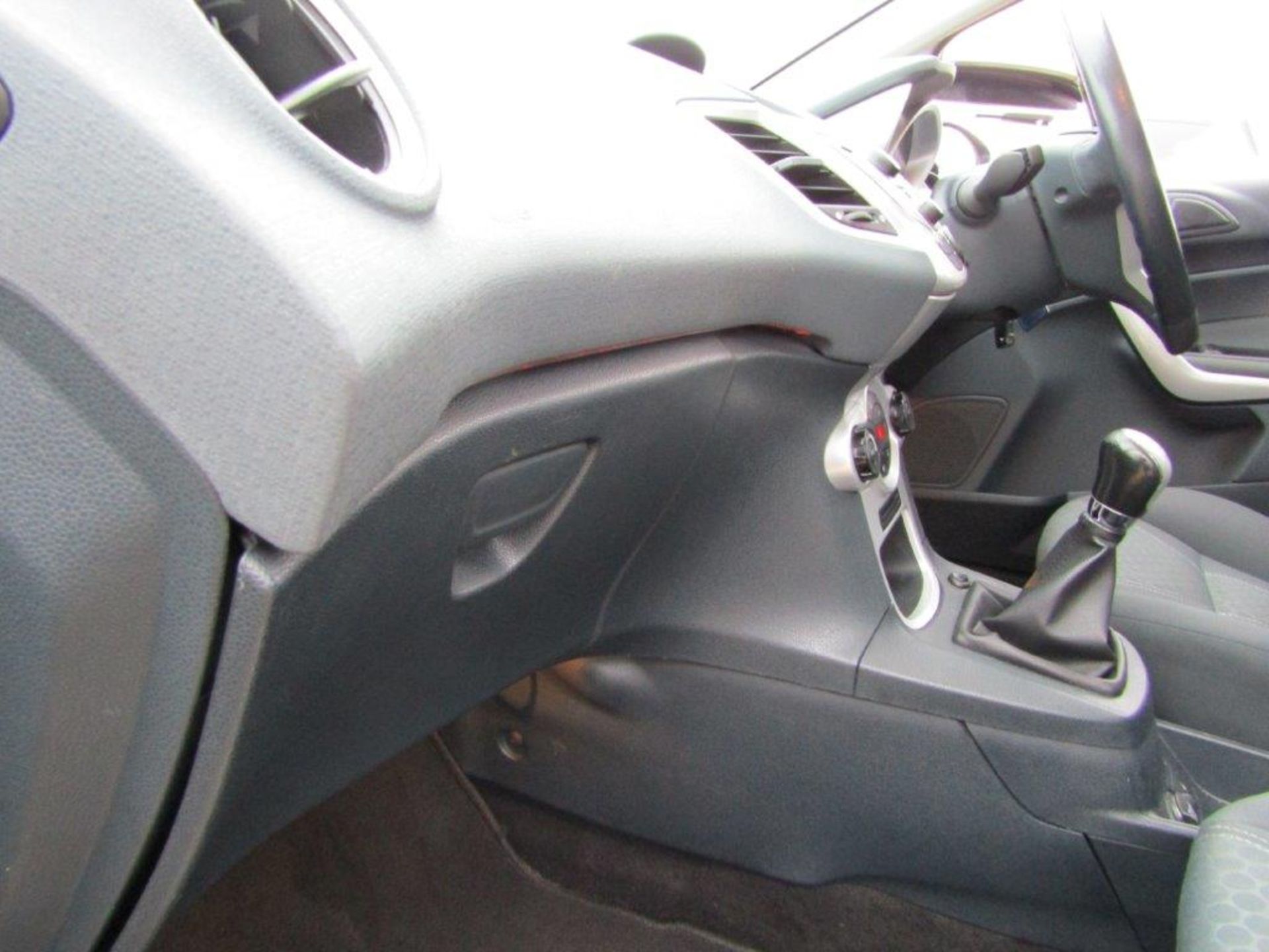 09 09 Ford Fiesta Titanium TDCi - Image 16 of 20