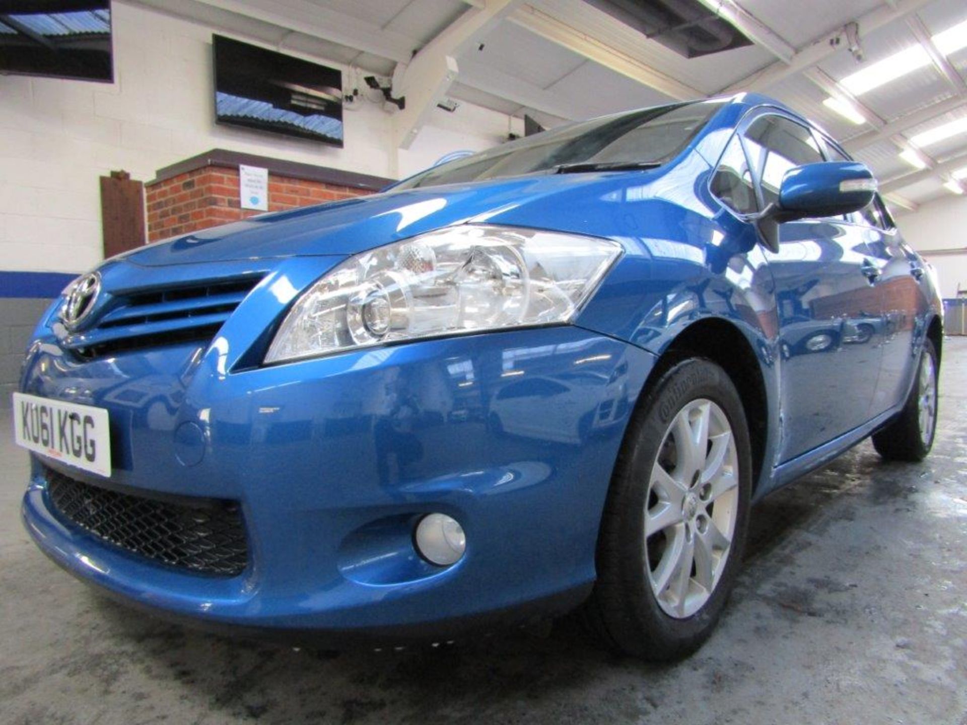 61 11 Toyota Auris TR Valvematic - Image 12 of 25