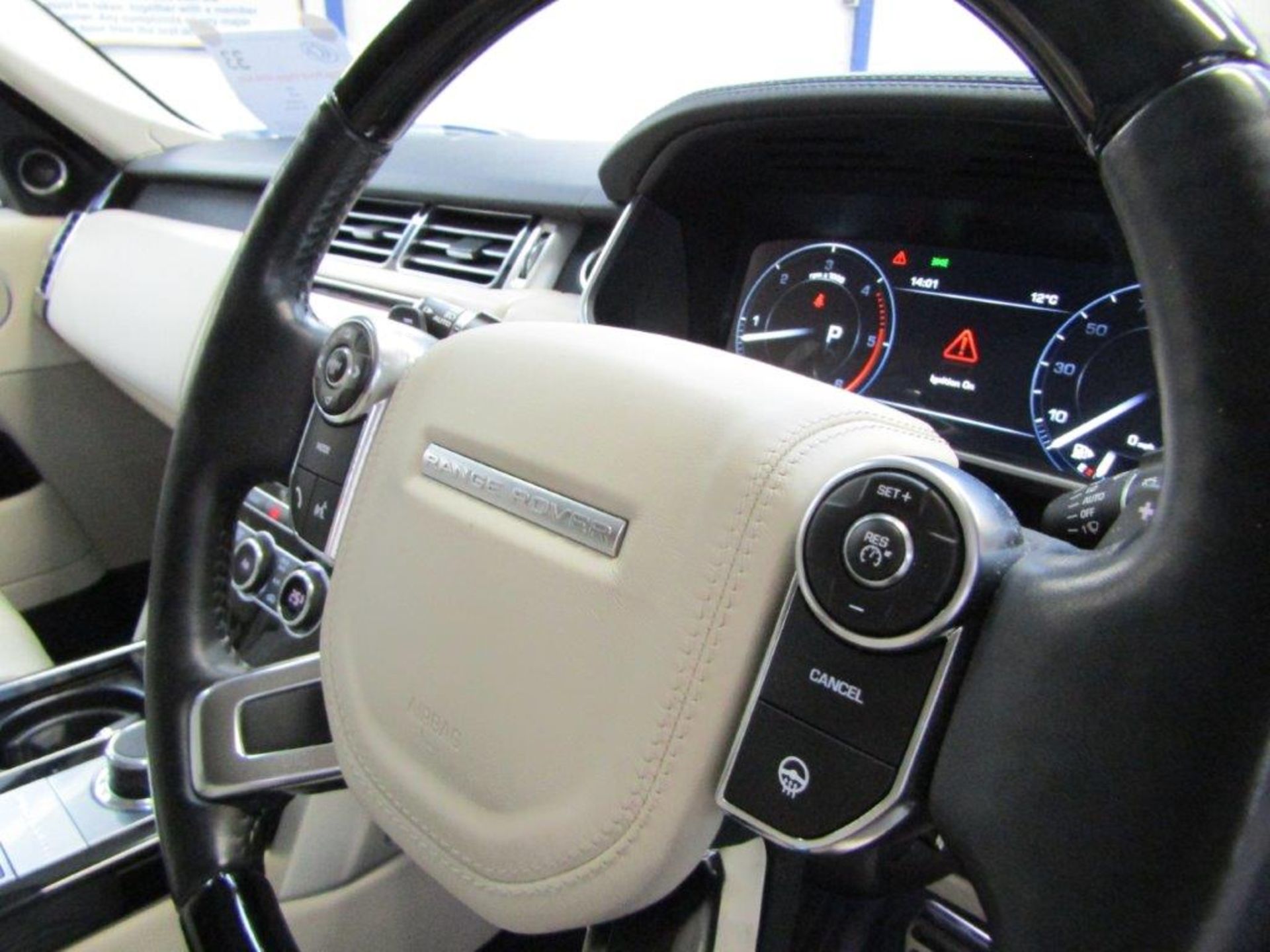 13 13 Range Rover Vogue SDV8 Auto - Image 7 of 25