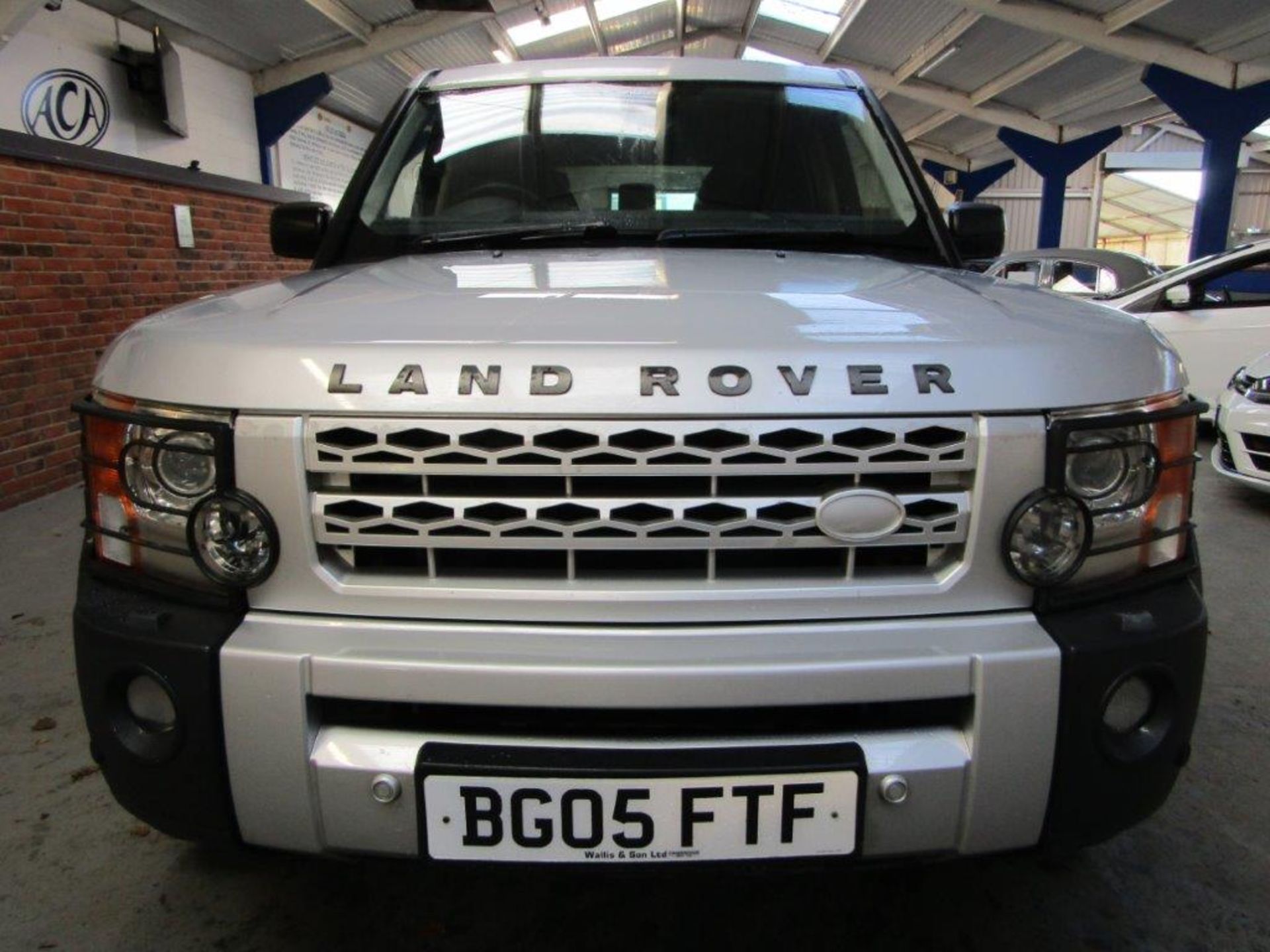 05 05 Land Rover Discovery 3 TDV6 A - Image 16 of 30