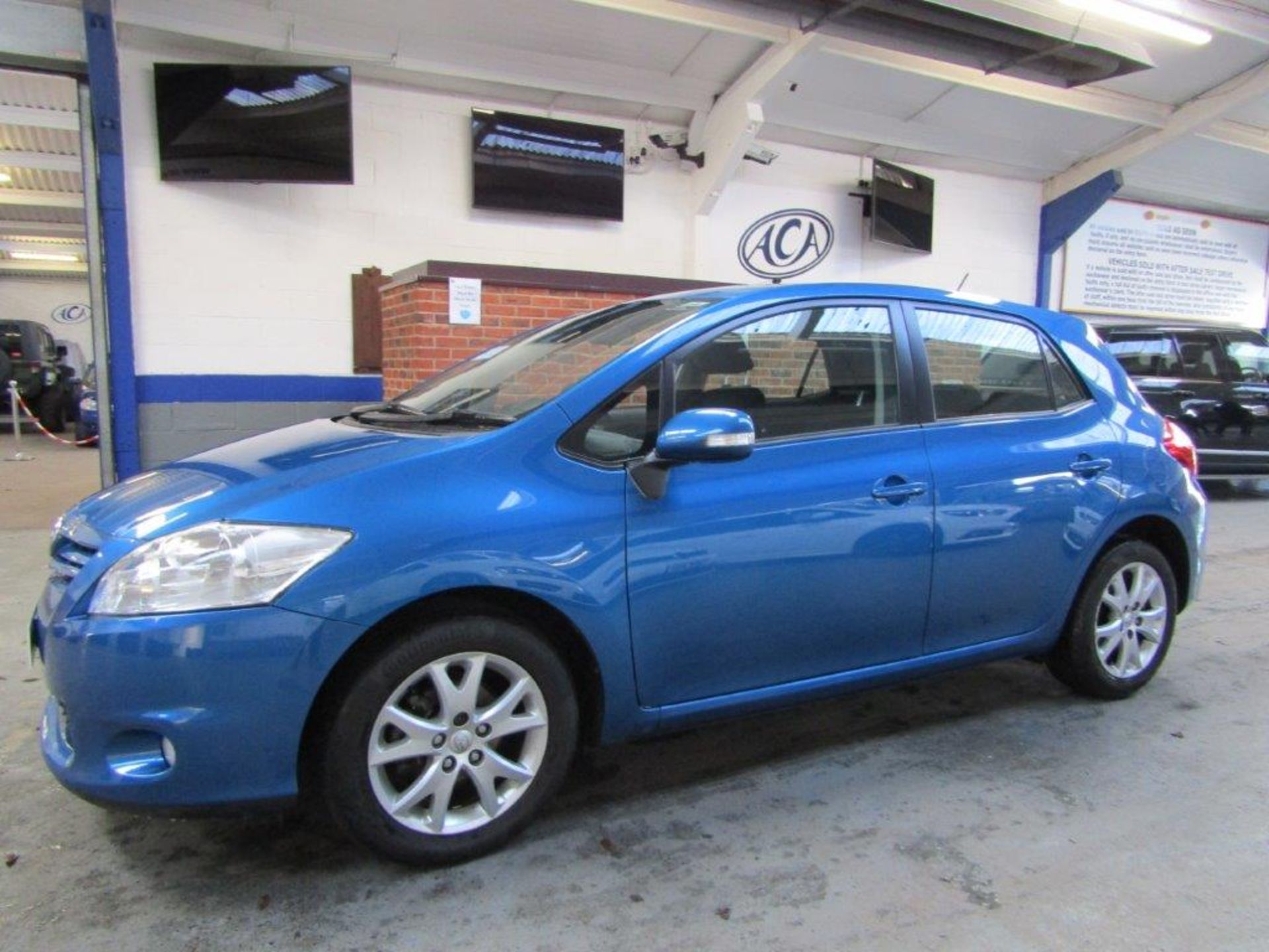 61 11 Toyota Auris TR Valvematic