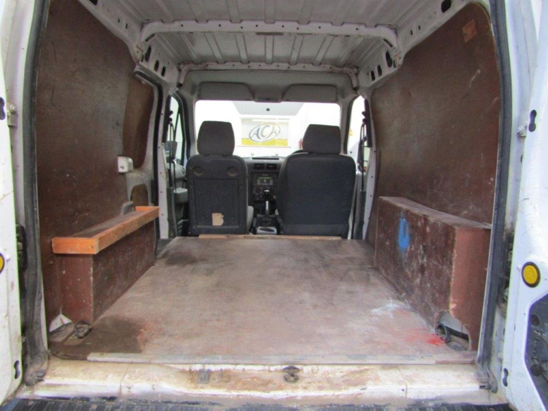 59 09 Ford Transit Connect T200 L75 - Image 14 of 17