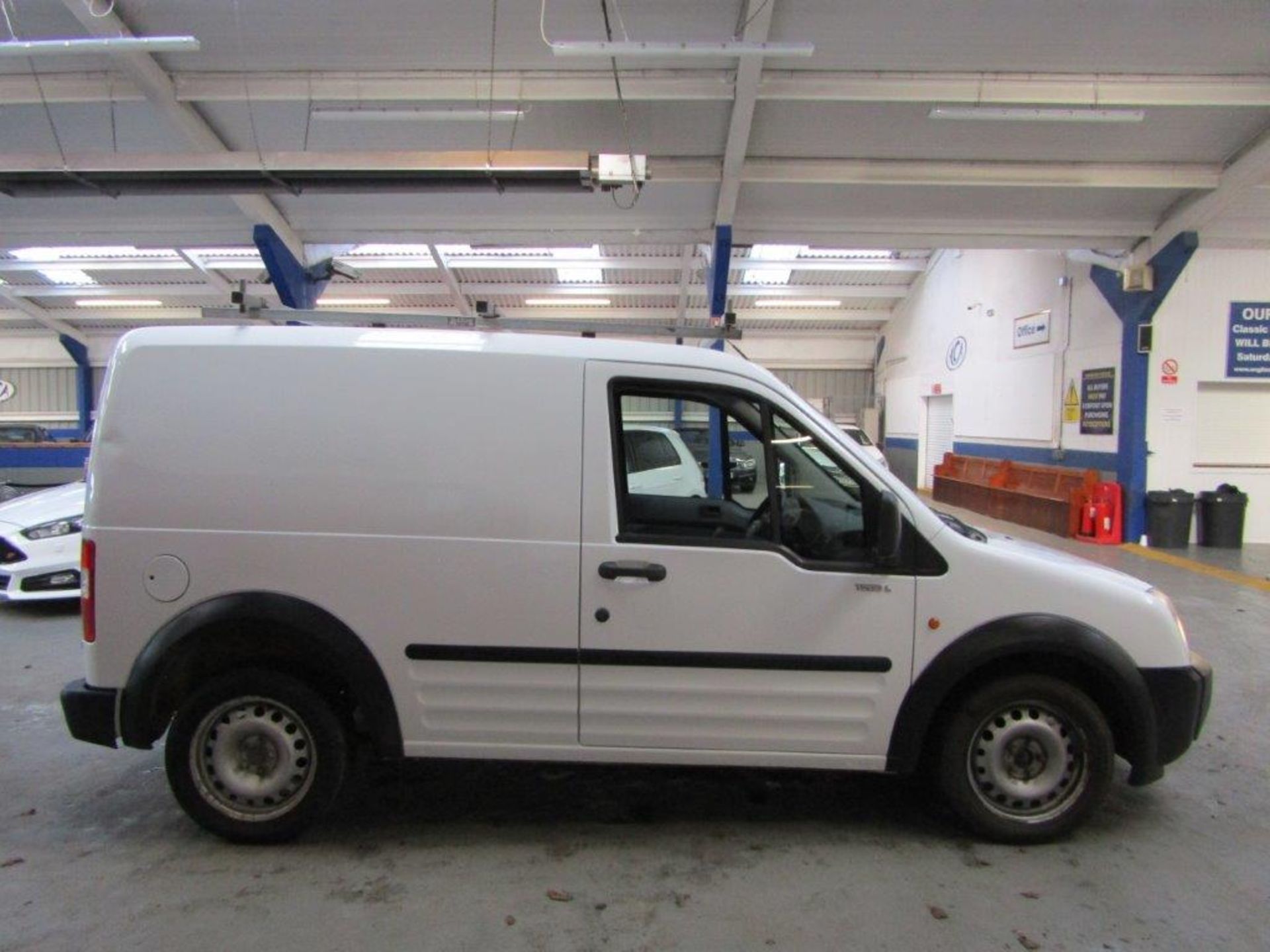 59 09 Ford Transit Connect T200 L75 - Image 3 of 17