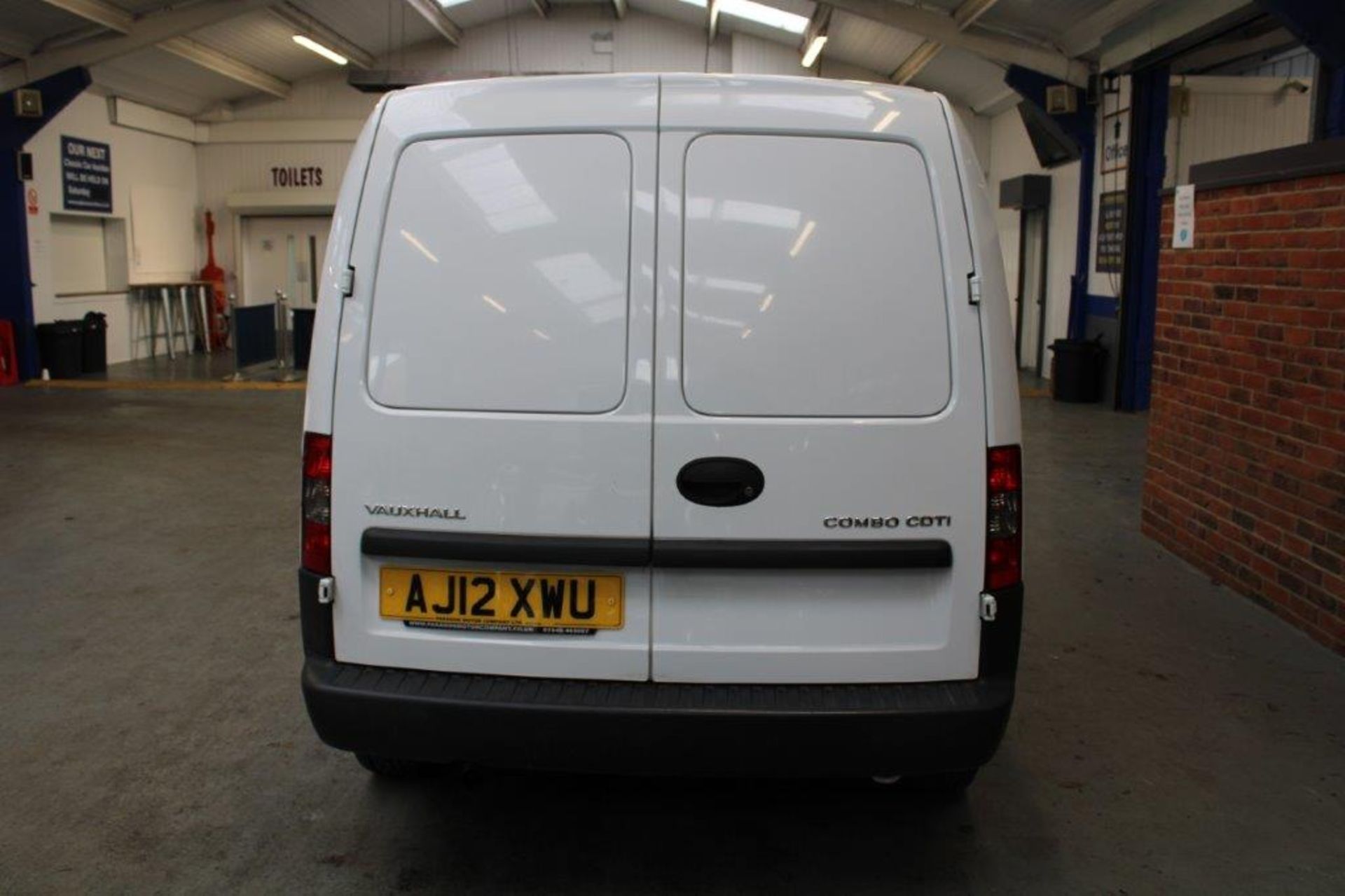 12 12 Vauxhall Combo 1700 Eco - Image 4 of 21