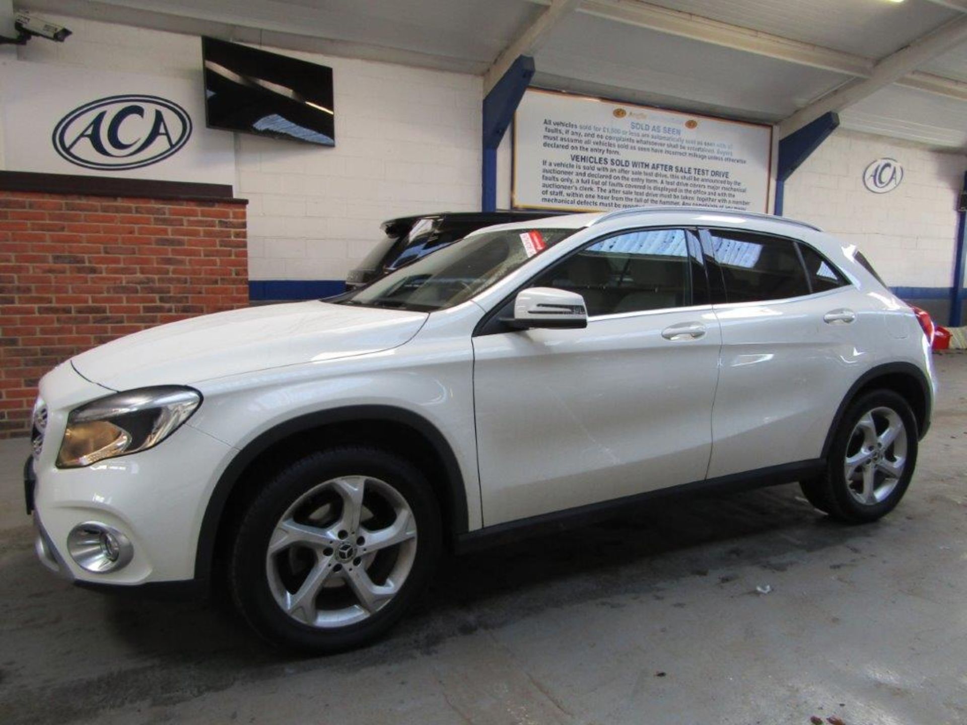 67 17 Merc. GLA200 Sport Auto - Image 3 of 39