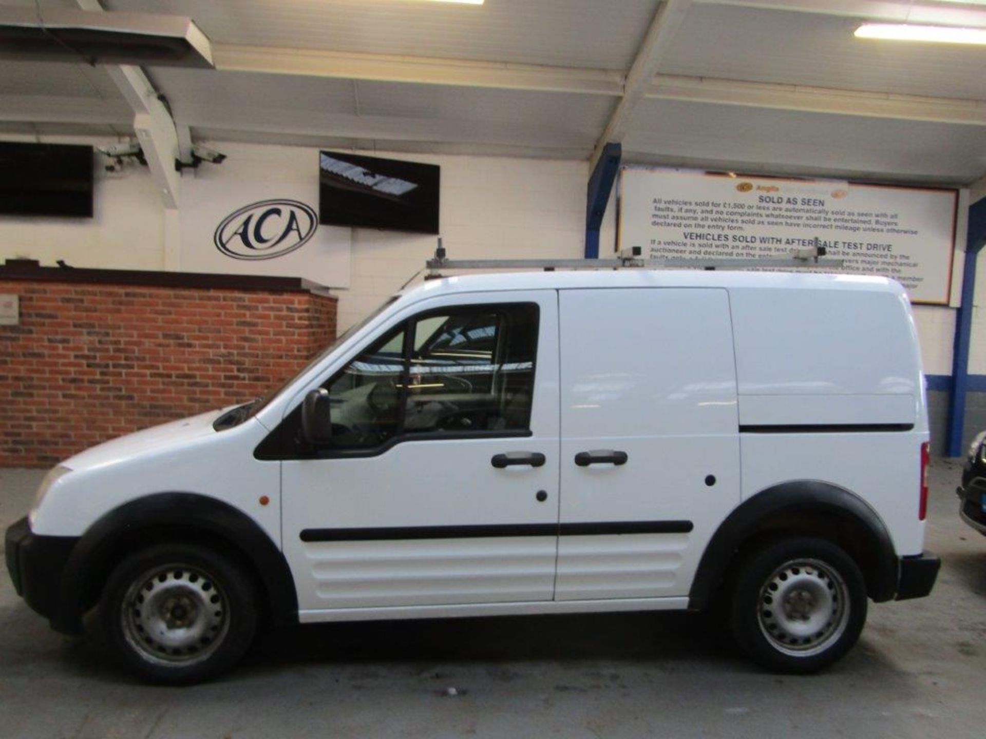 59 09 Ford Transit Connect T200 L75 - Image 2 of 17