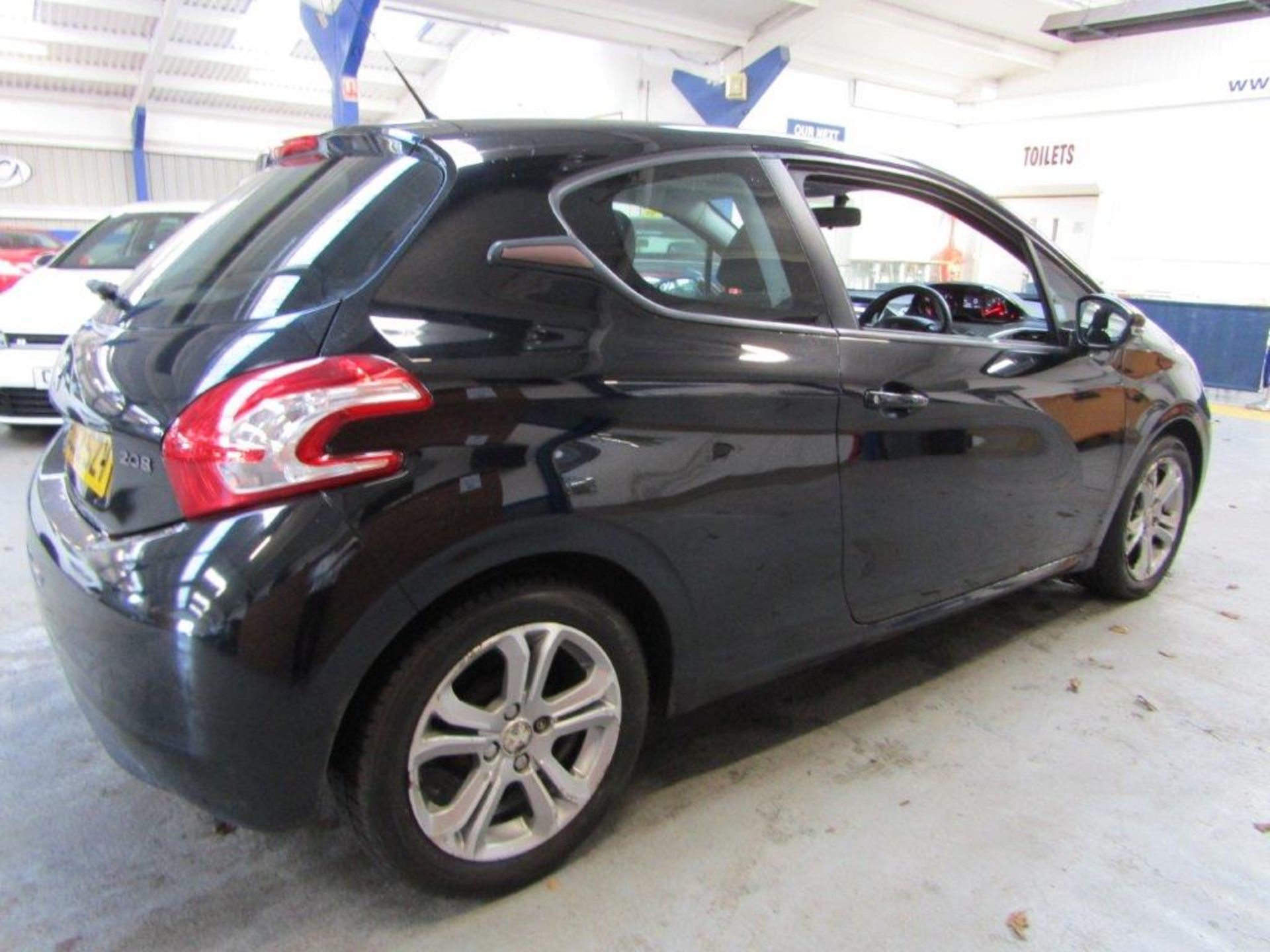 62 12 Peugeot 208 Active - Image 15 of 22