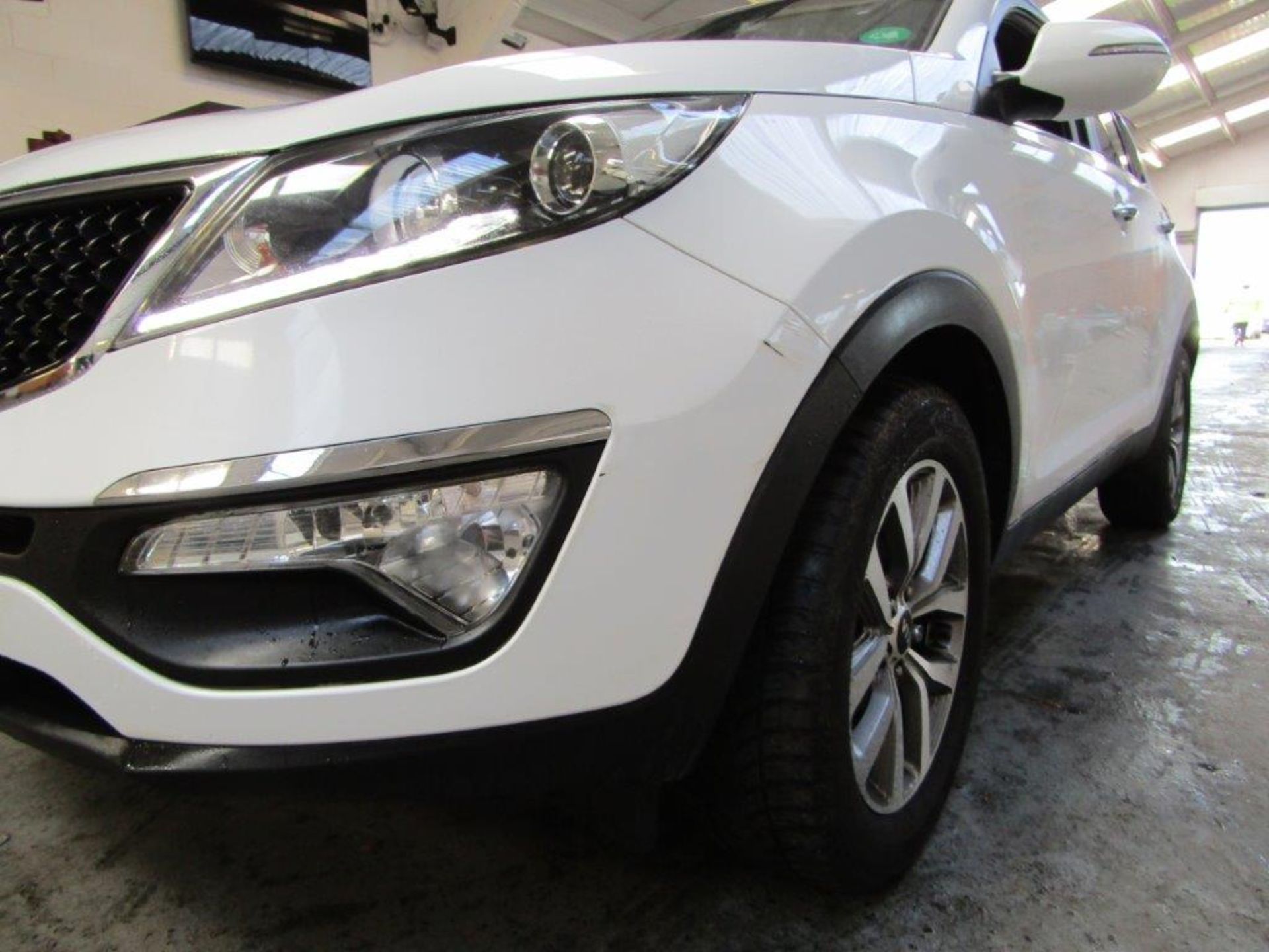 14 14 Kia Sportage White Edtn ISG - Image 16 of 25