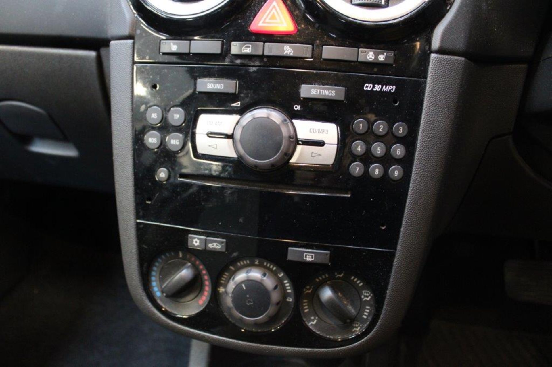 10 10 Vauxhall Corsa SE Auto - Image 20 of 22