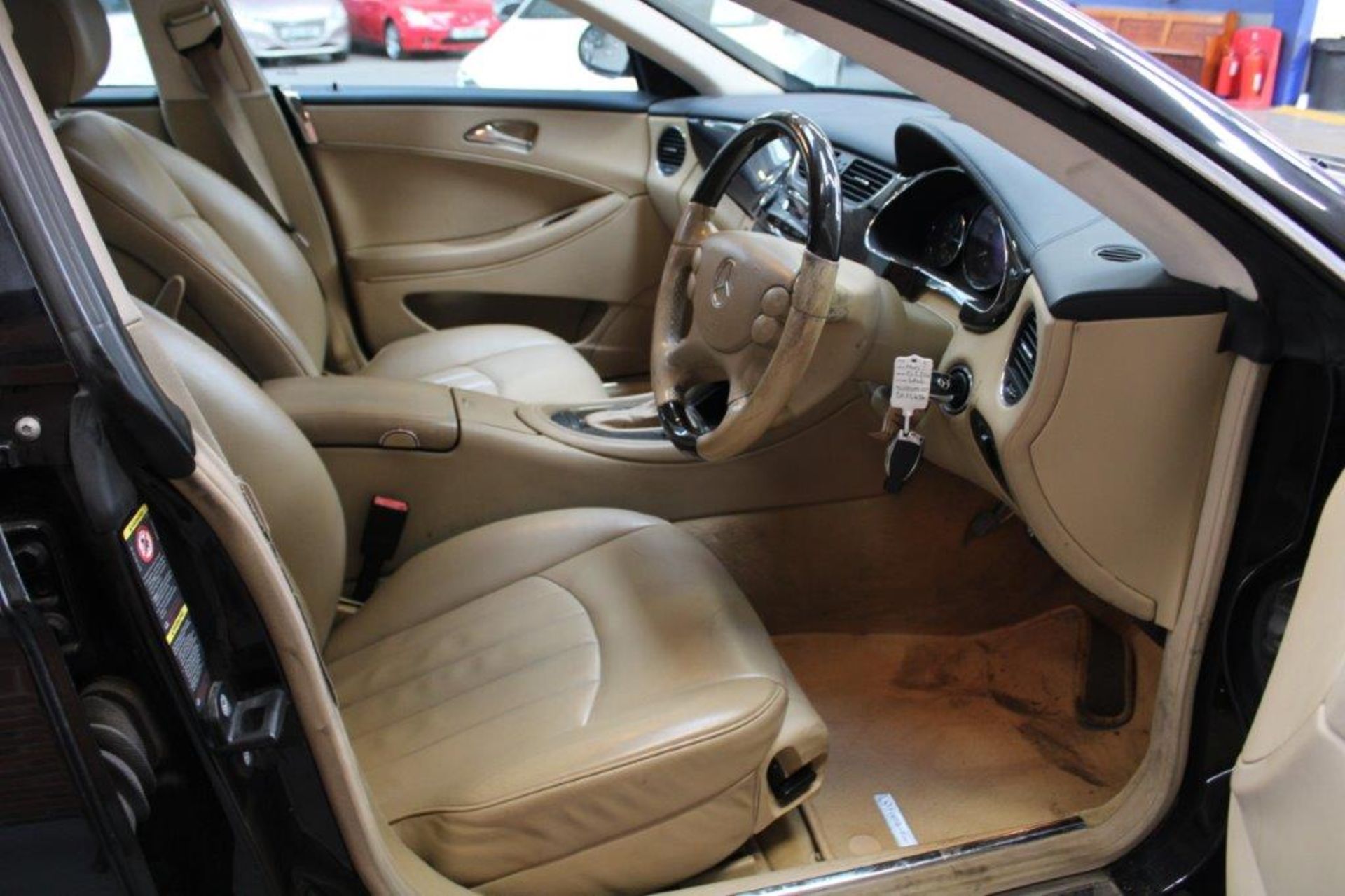 56 06 Mercedes CLS 320 CDI Auto - Image 9 of 24