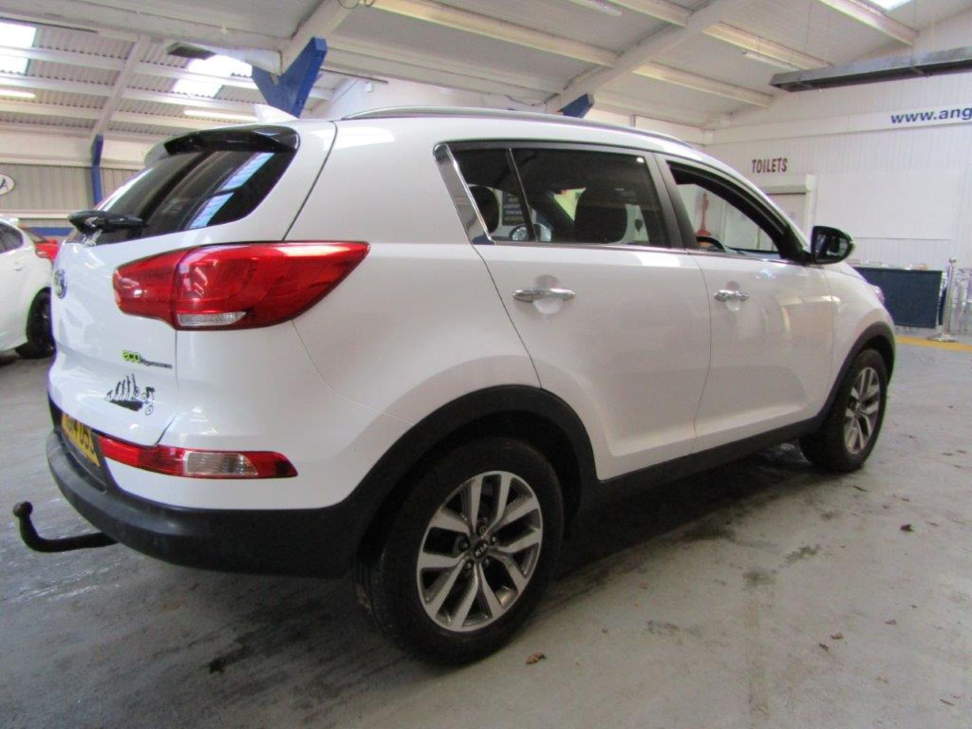 14 14 Kia Sportage White Edtn ISG - Image 6 of 25