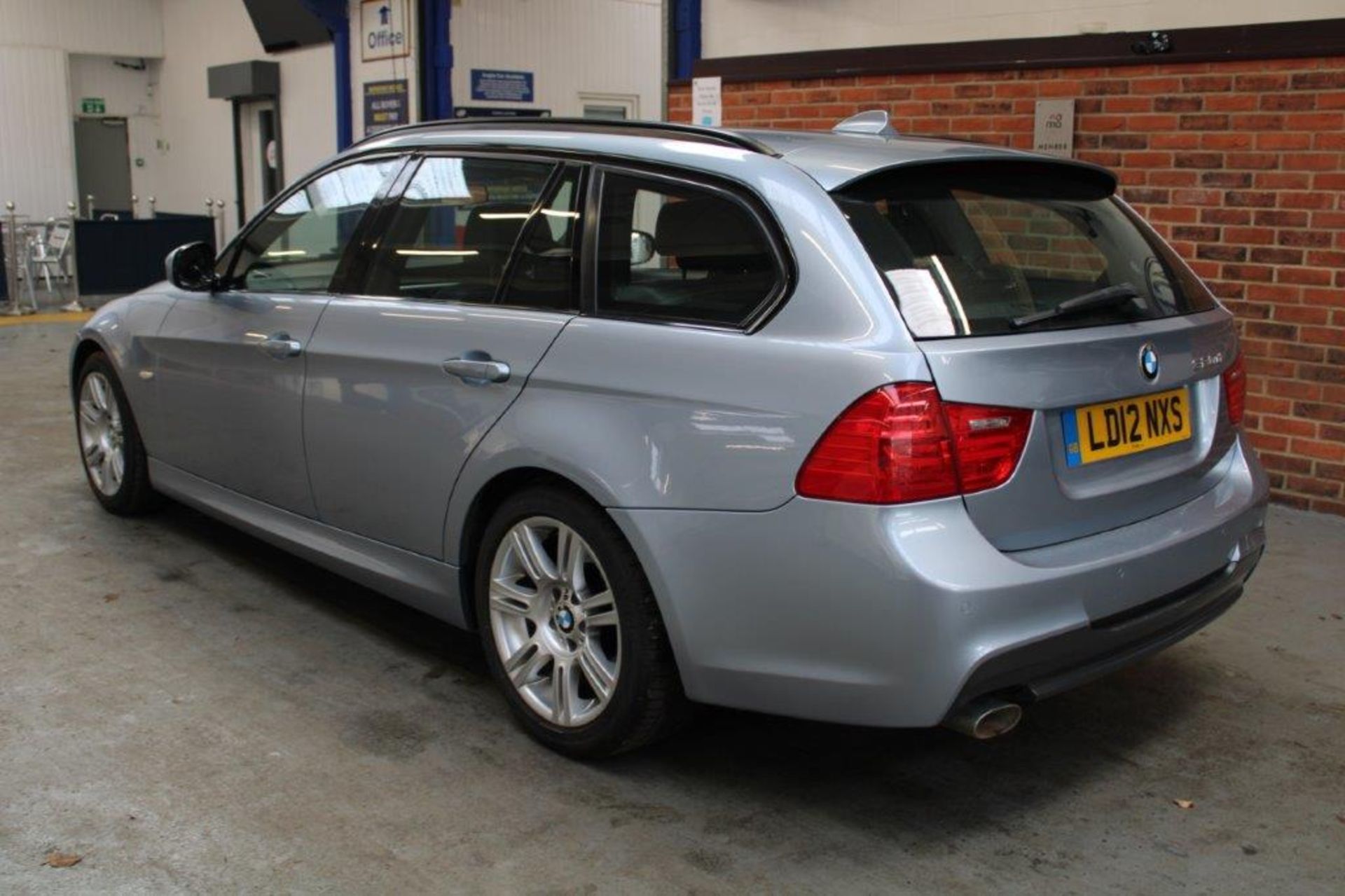 12 12 BMW 320D M Sport Auto 181 - Image 2 of 23