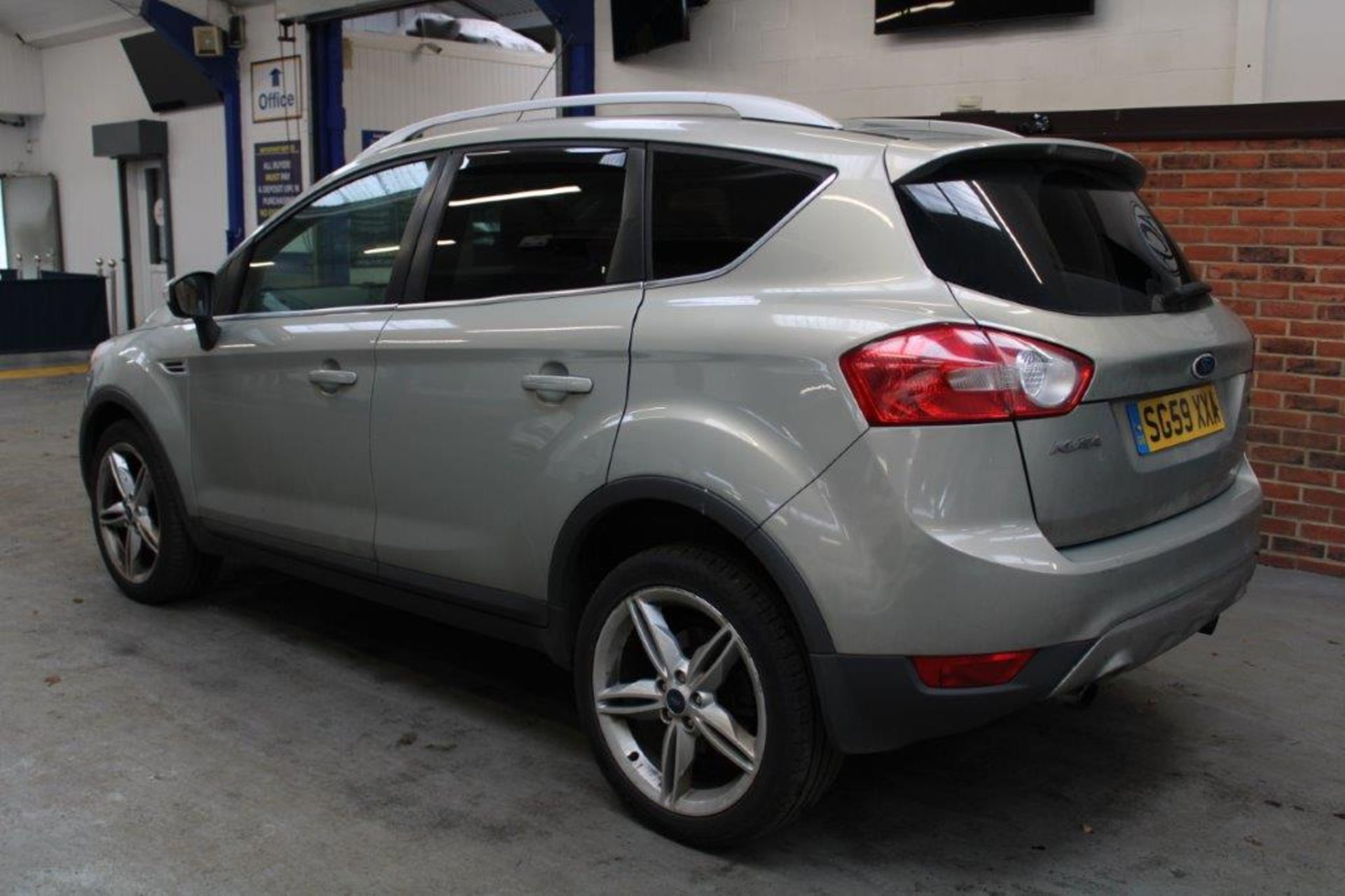 59 09 Ford Kuga Zetec TDCI - Image 2 of 15