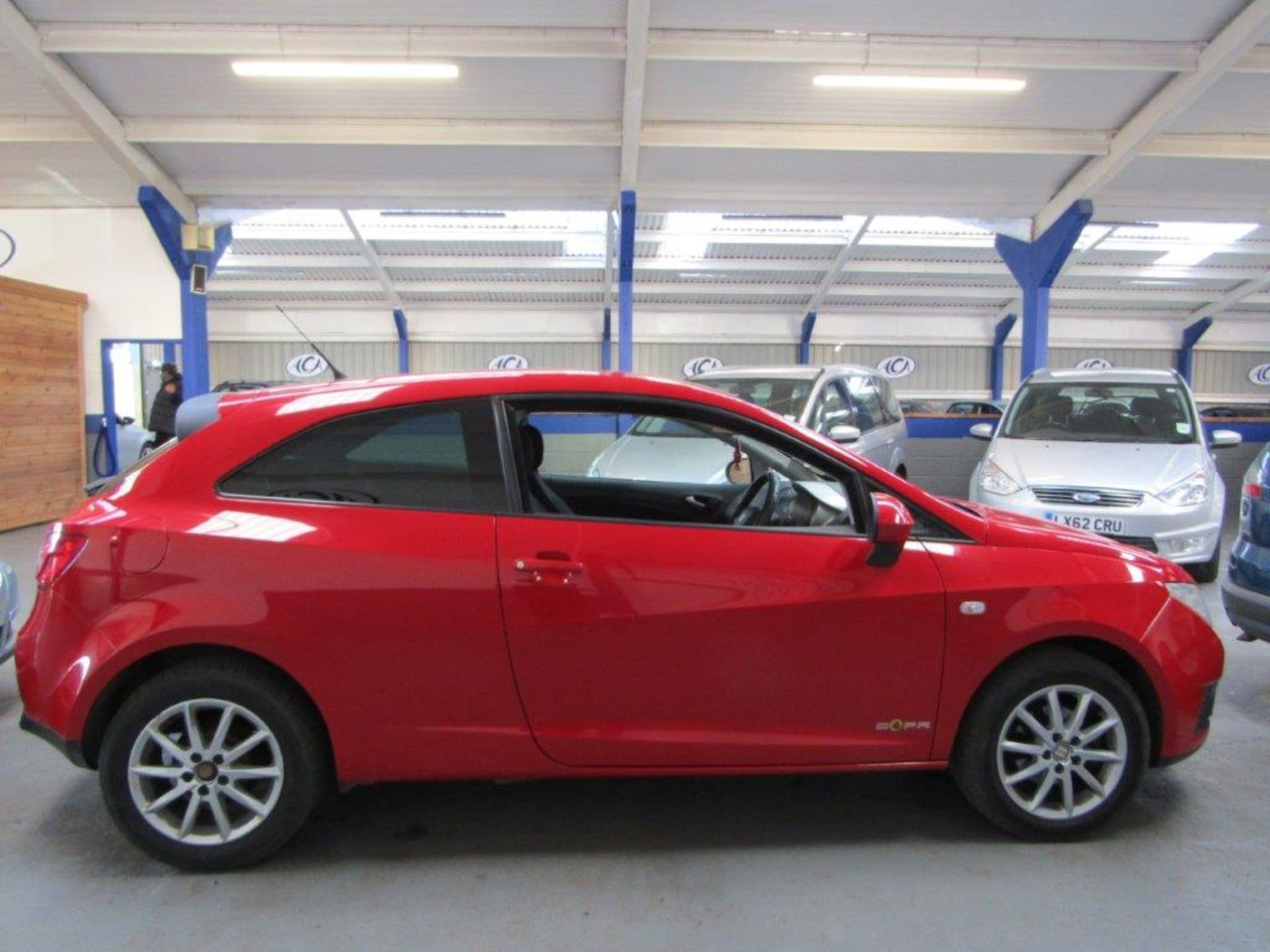 61 12 Seat Ibiza SE Copa CR TDI Ecom - Image 2 of 22