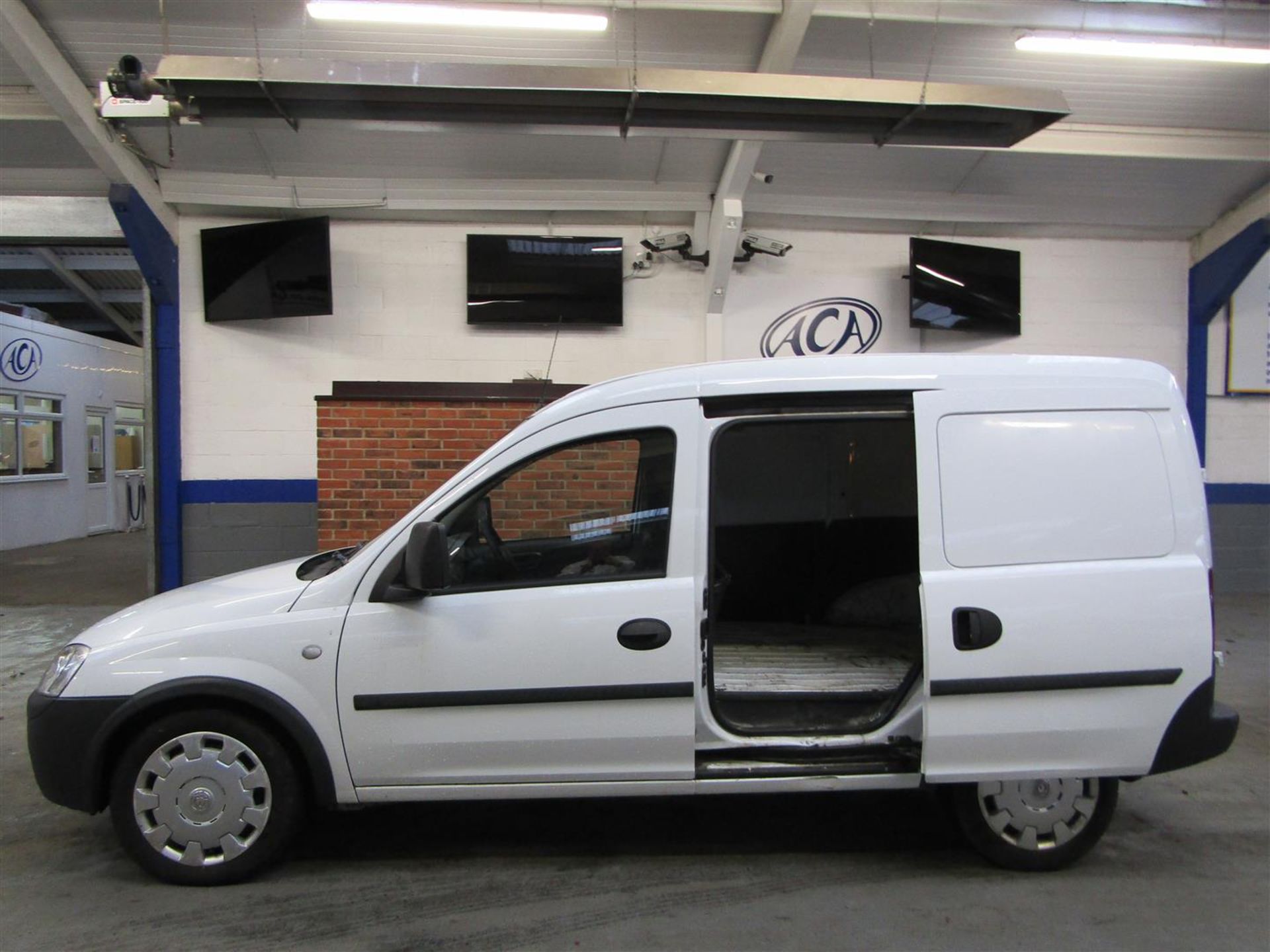 60 10 Vauxhall Combo 1700 CDTI - Image 18 of 26